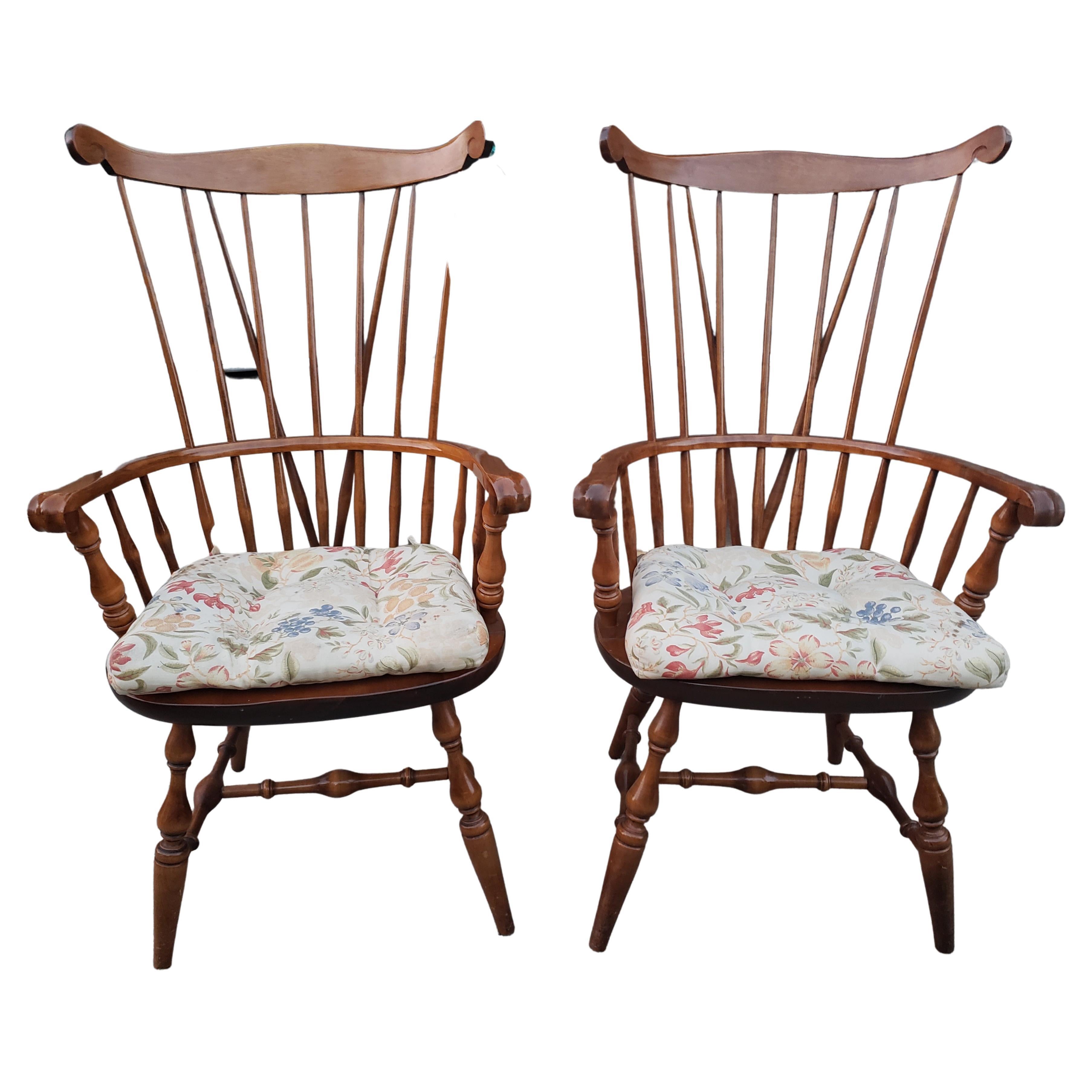 American Nichols & Stone Old Pine Finish Solid Maple Windsor Brace Back Arm Chairs, Pair For Sale