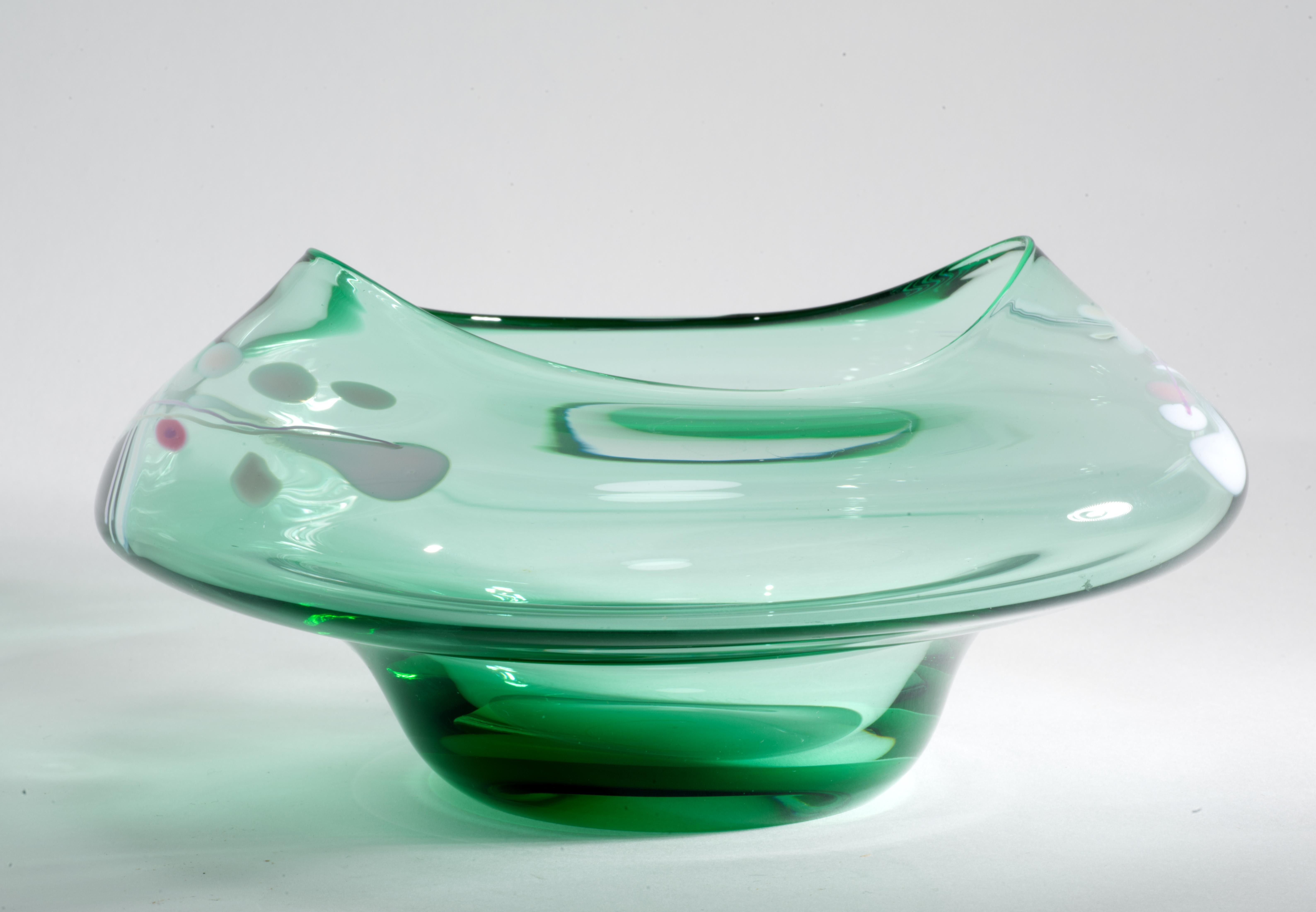 Nicholson-Schale aus Milchglas, 1992, American Art Studio Glass (Postmoderne) im Angebot