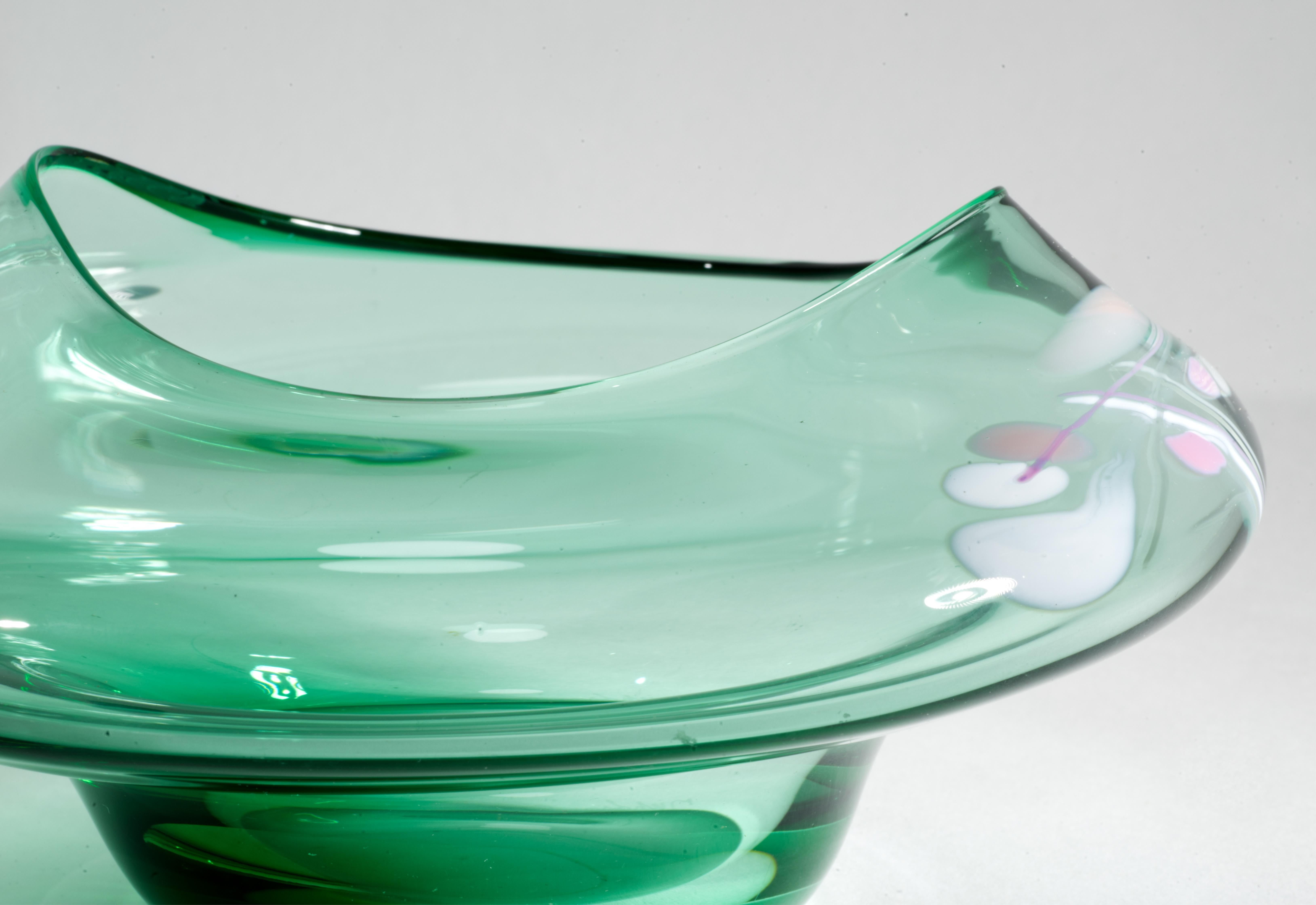 Nicholson-Schale aus Milchglas, 1992, American Art Studio Glass (Handgefertigt) im Angebot