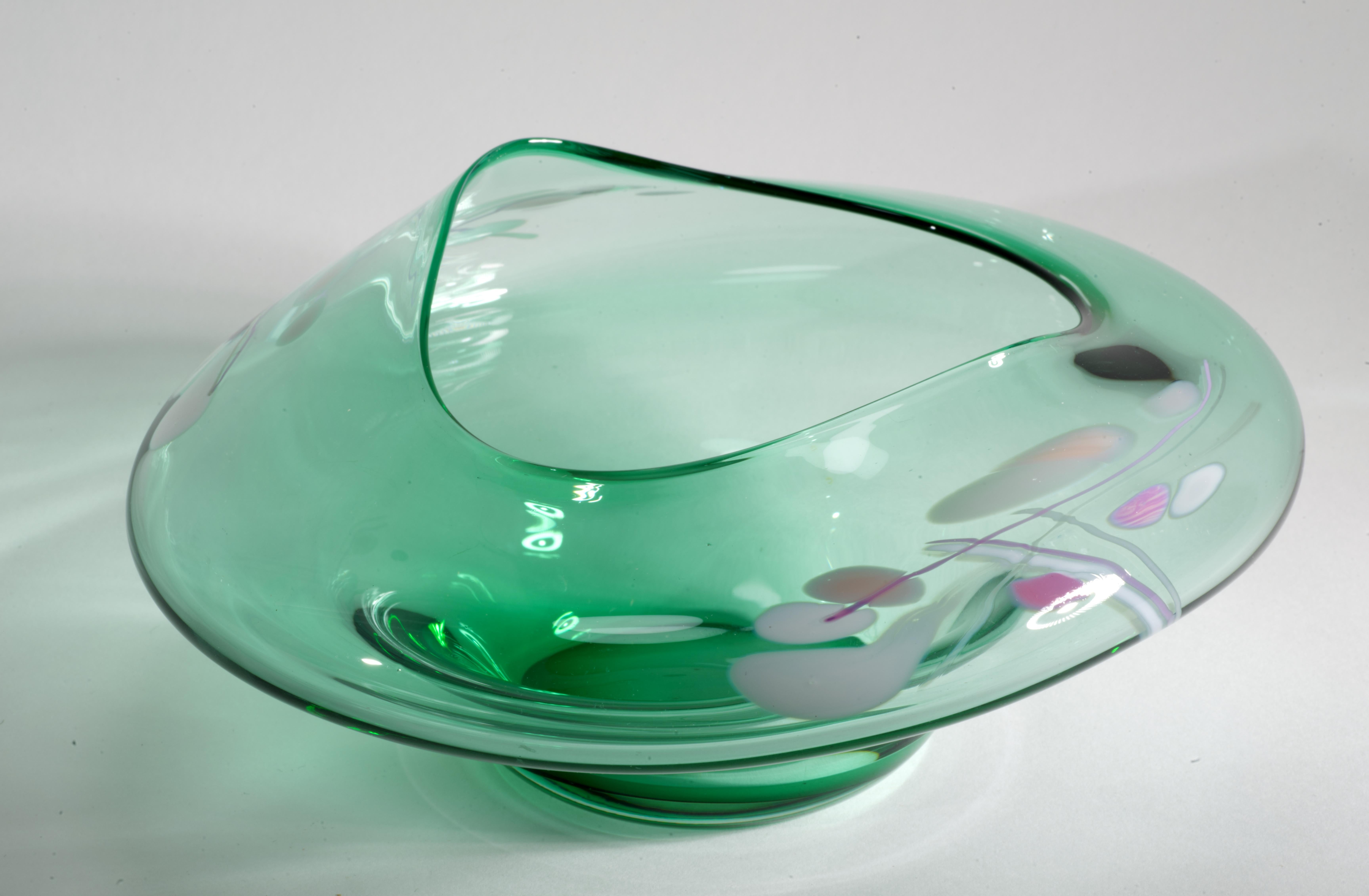 Nicholson-Schale aus Milchglas, 1992, American Art Studio Glass (Ende des 20. Jahrhunderts) im Angebot