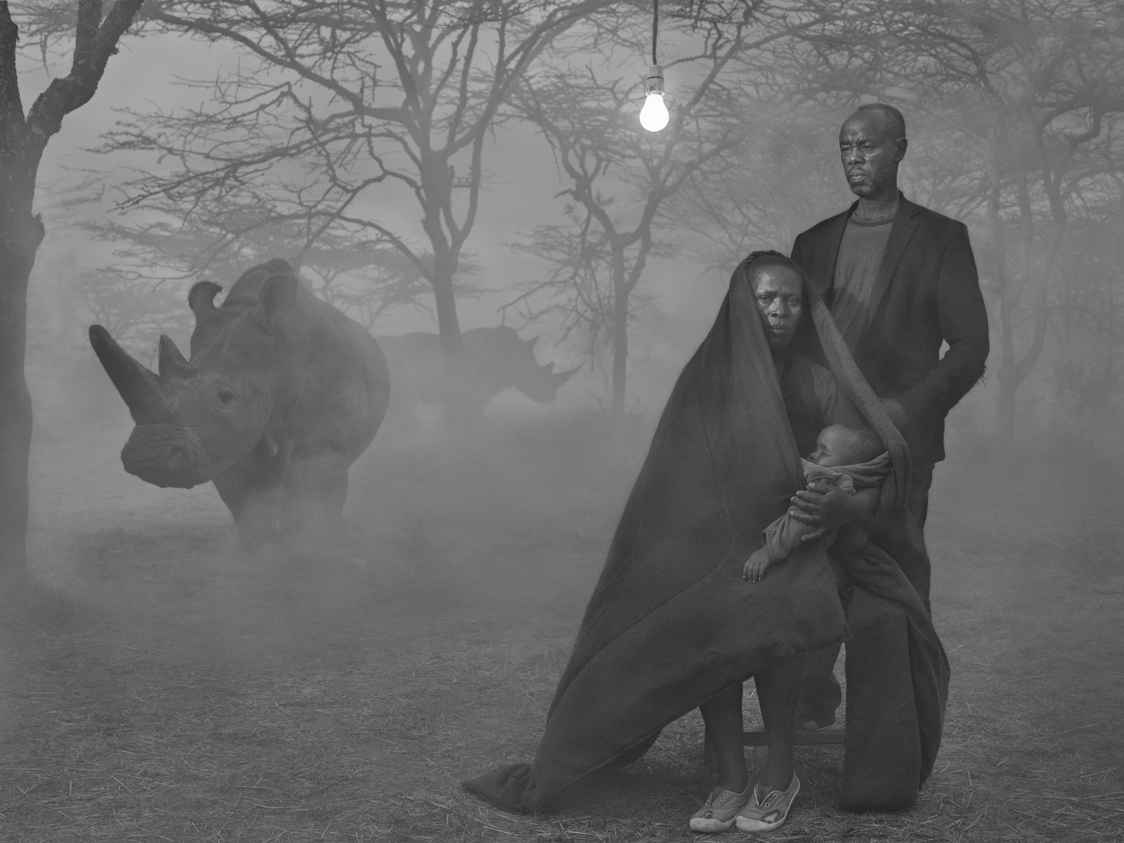 Black and White Photograph Nick Brandt - Alice, Stanley et Najin, Kenya, 2020