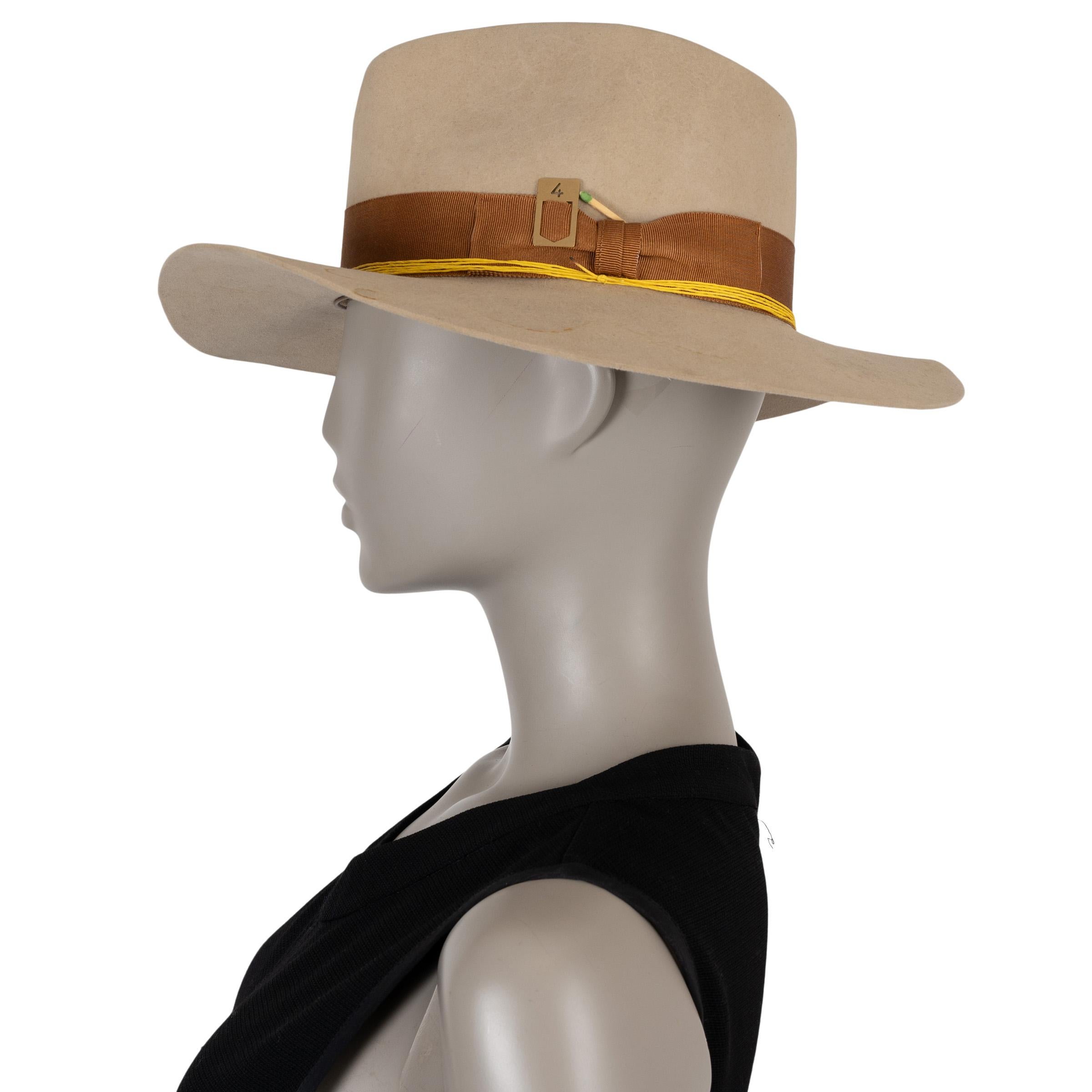Beige NICK FOUGUET cappello Fedora DISTRESSED in feltro beige pietra 56 in vendita