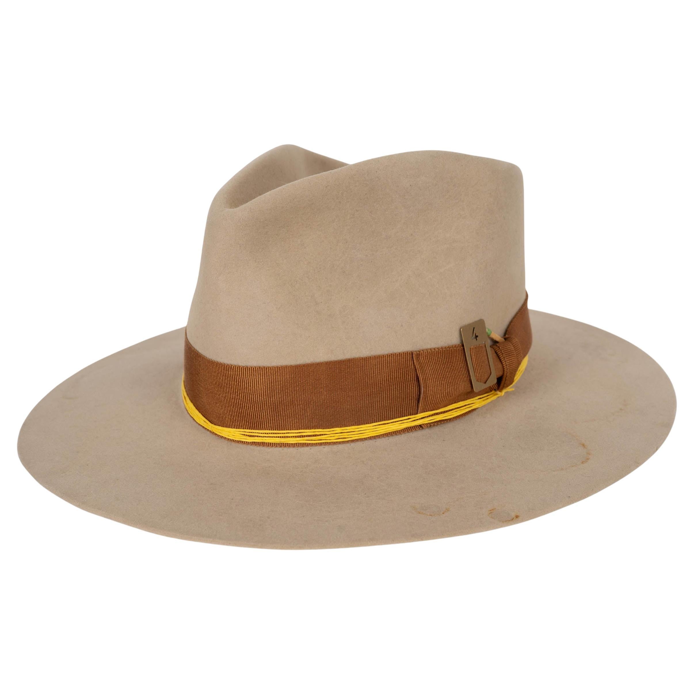 NICK FOUGUET cappello Fedora DISTRESSED in feltro beige pietra 56 in vendita