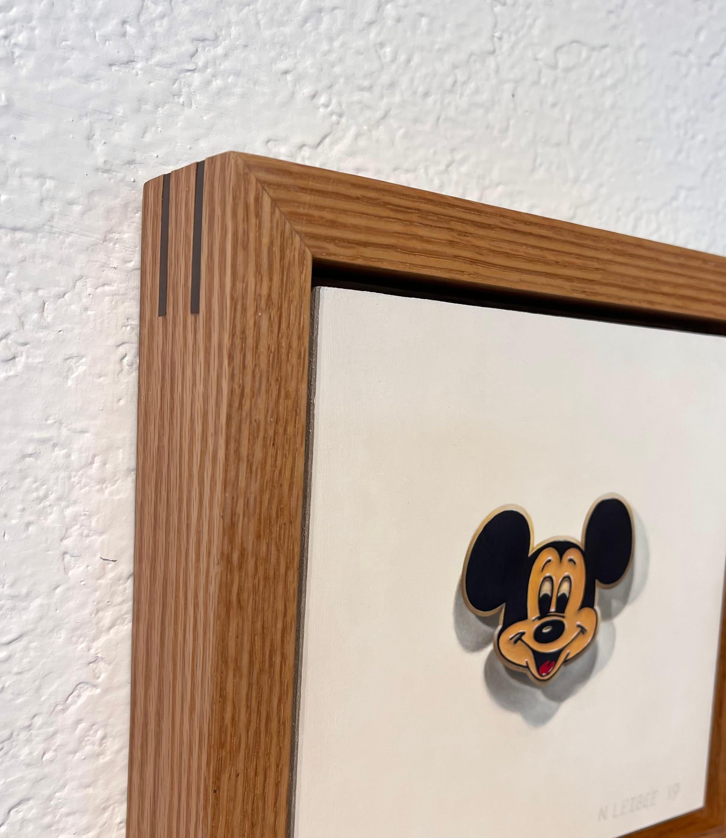 Ölgemälde „Mickey Pin“ (Beige), Still-Life Painting, von Nick Leibee
