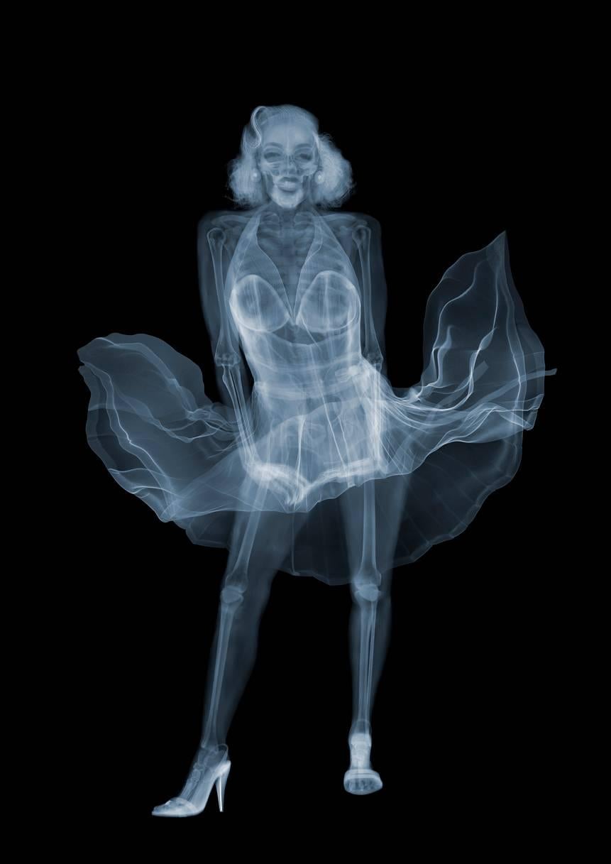 Nick Veasey Abstract Photograph – Marilyn aus Marilyn