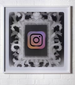 "Instagram" Sprühfarbe auf Röntgenbild, gerahmt, zeitgenössisch, Pop Art