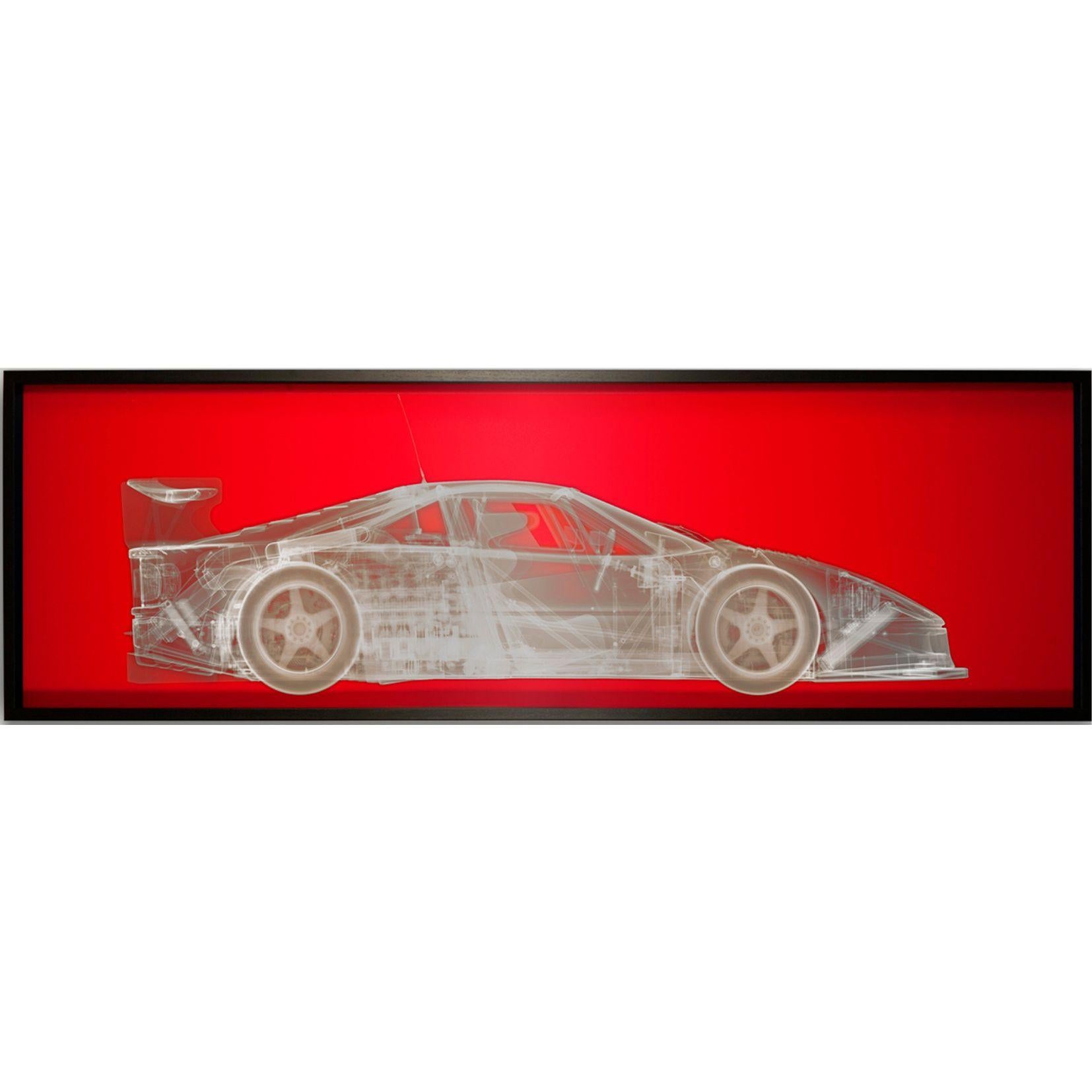 Ferrari F40 Silver sur fond rouge