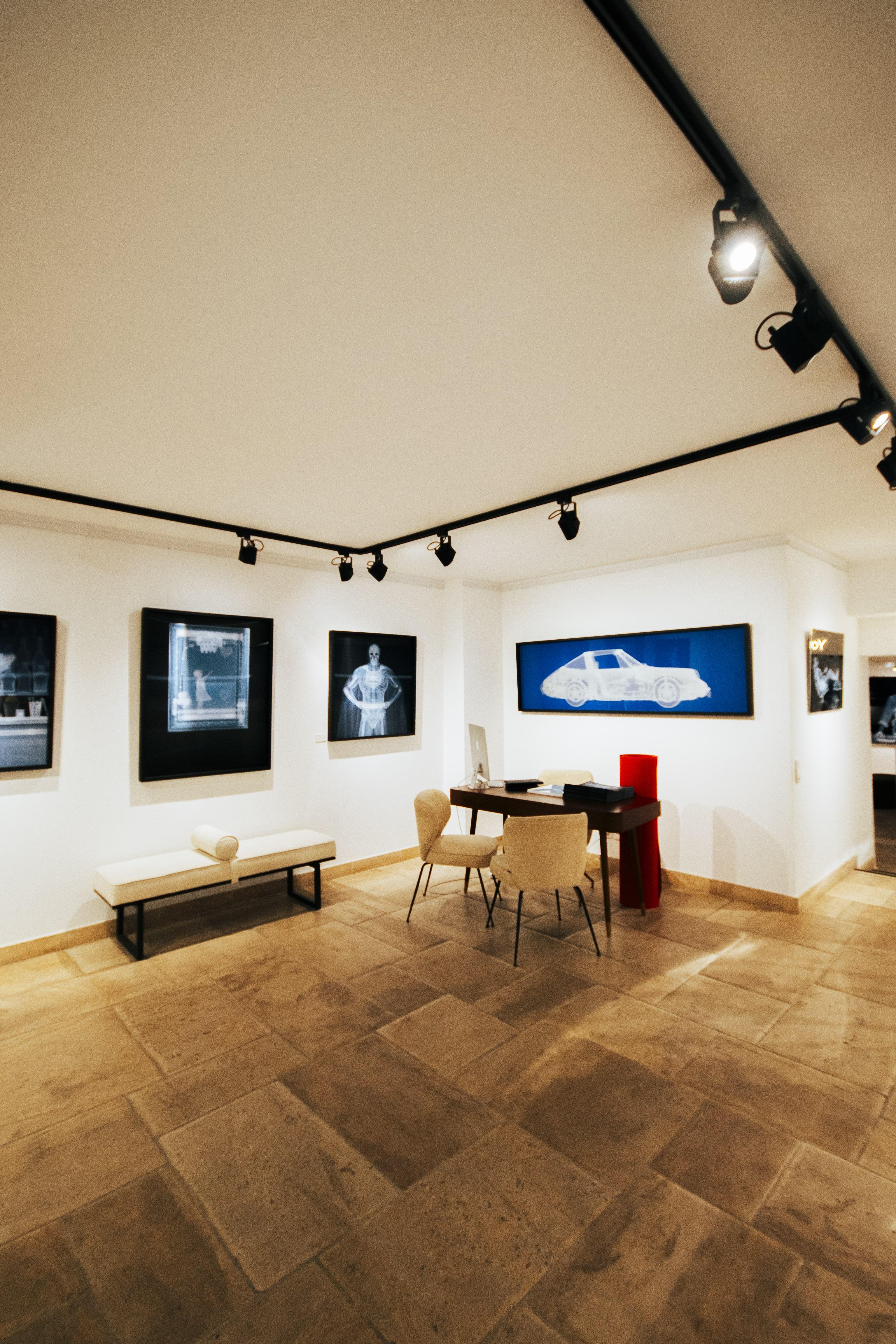 Silberner Porsche 911 auf Blau im Angebot 1