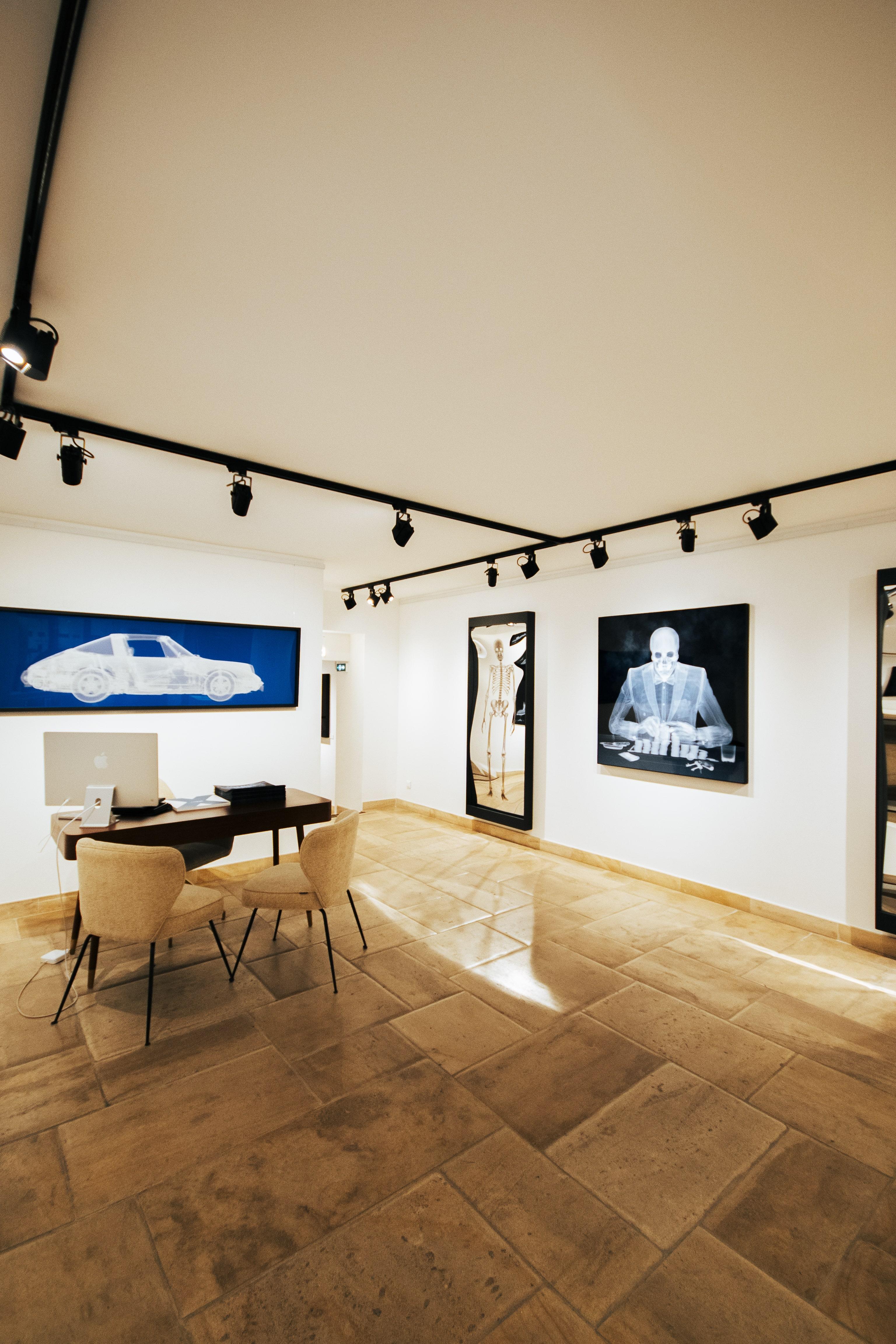 Silberner Porsche 911 auf Blau im Angebot 2