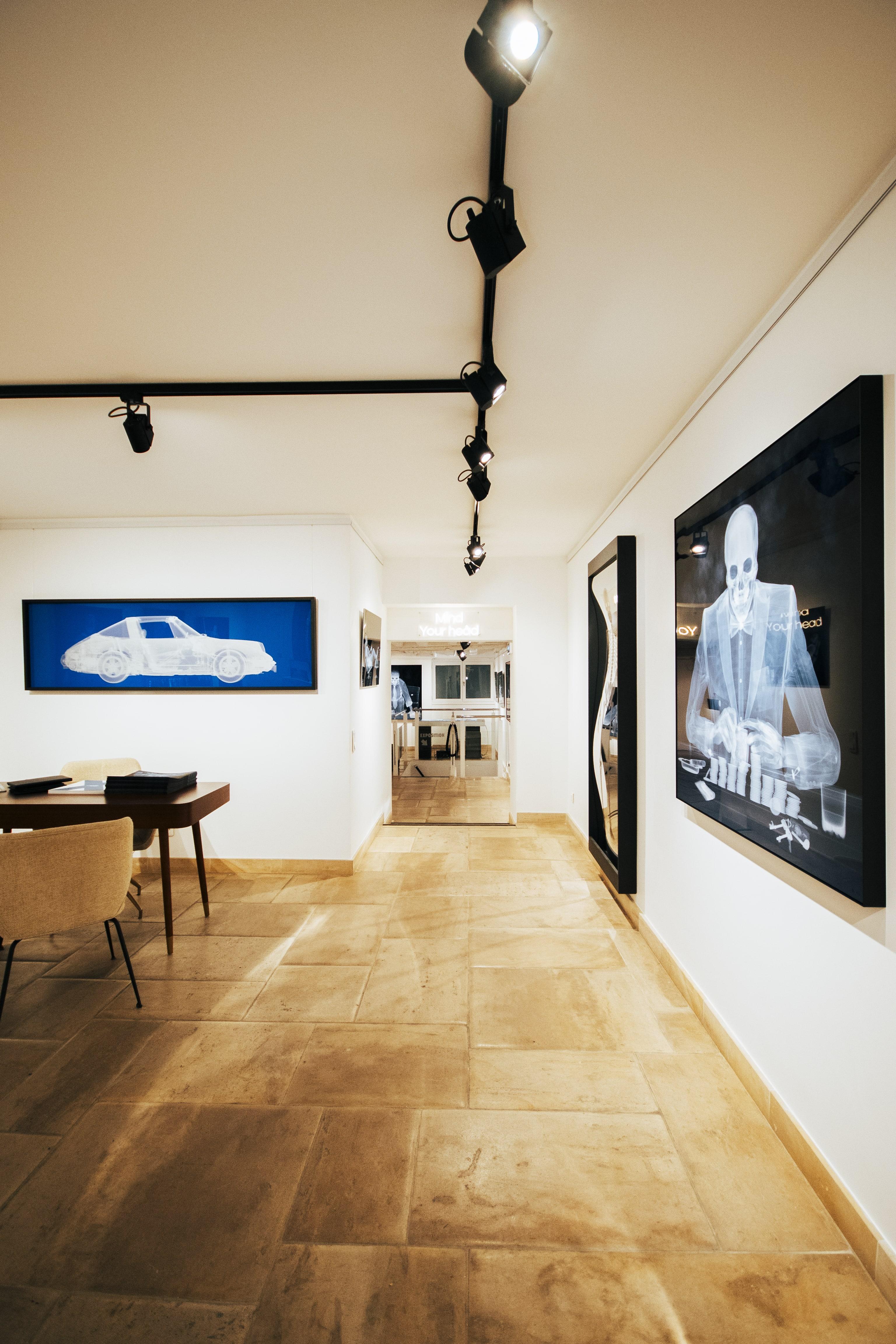 Silberner Porsche 911 auf Blau im Angebot 3