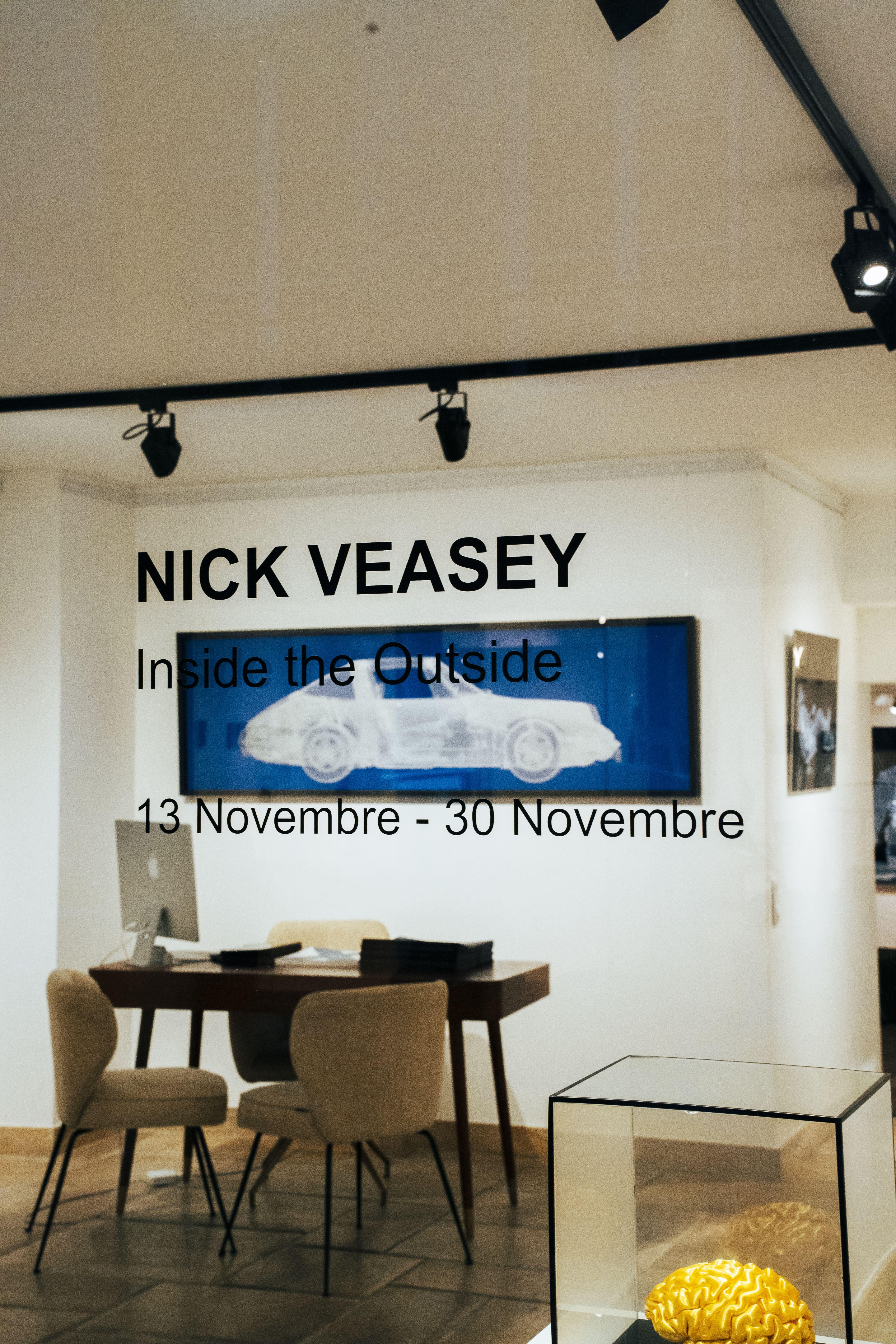 Silberner Porsche 911 auf Blau im Angebot 4