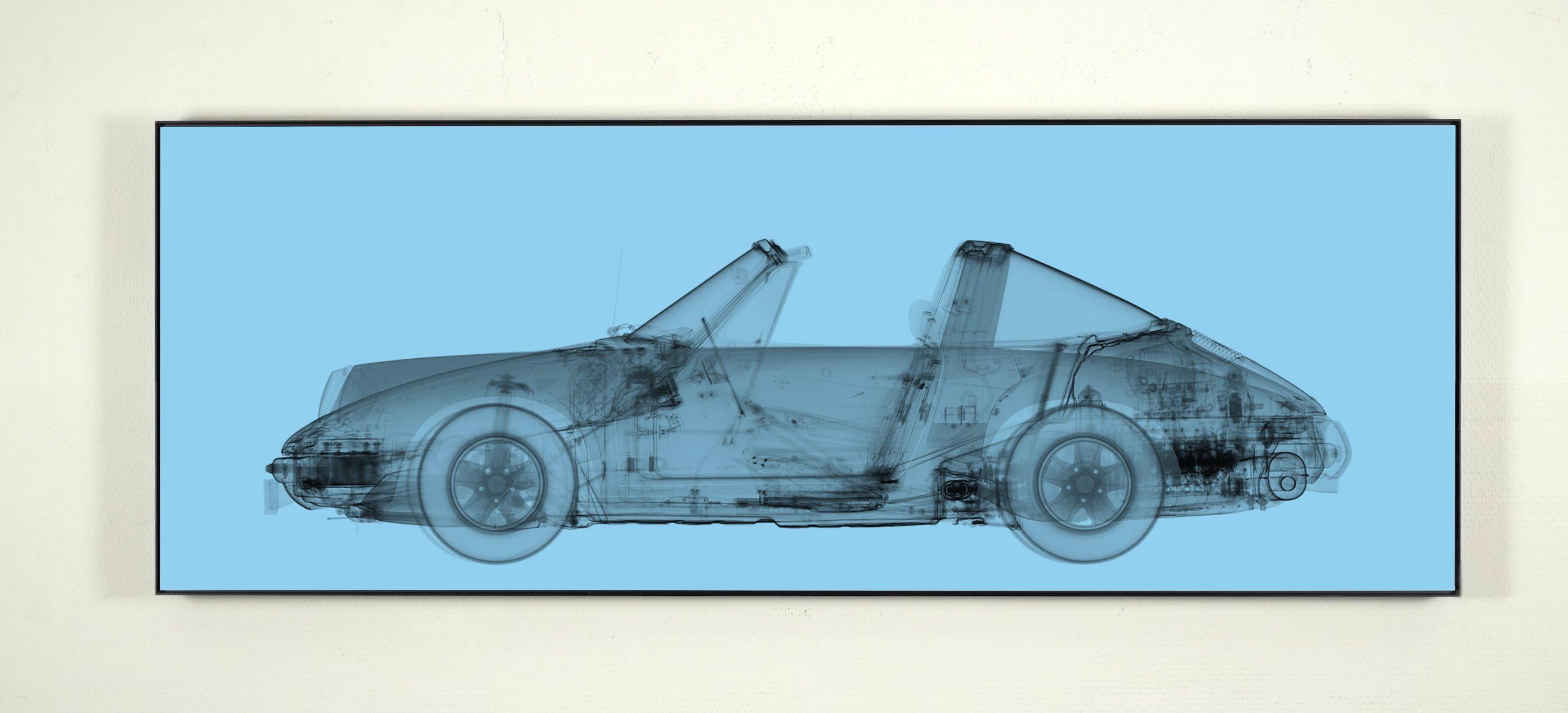 „911 Targa“, Fotografie von Nick Veasey (24x65 Zoll), 2019 im Angebot 2