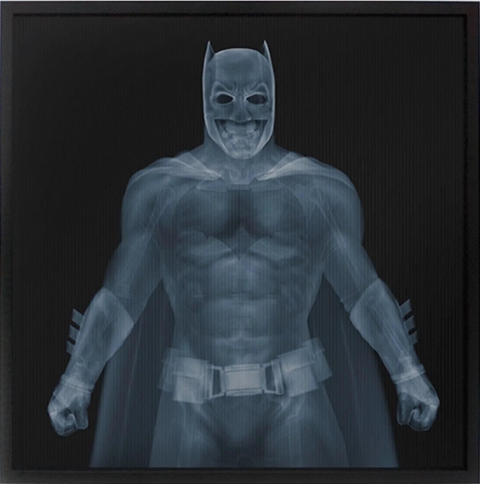 Nick Veasey Figurative Photograph – Batman V Superman, Lentikular, Lentikular