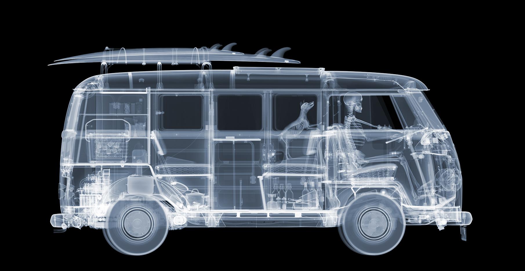 Camper Van on the Road / X-Ray-Druck / Fotografie / Radiographic Imaging  – Photograph von Nick Veasey