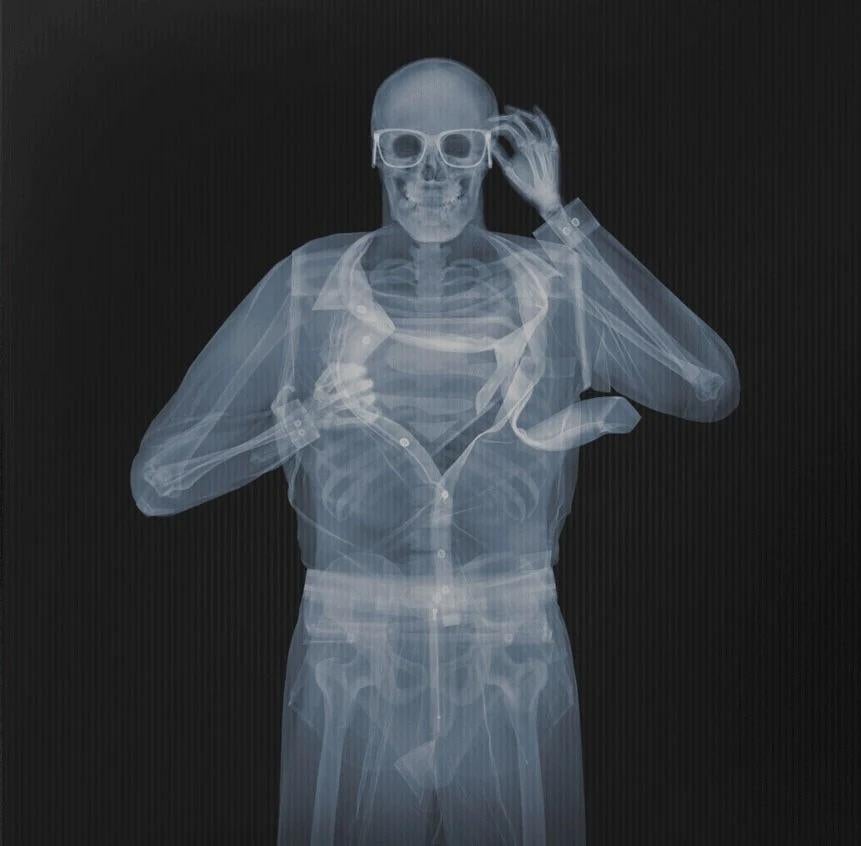 Clark zu Superman Farb Lentikular von Clark (Zeitgenössisch), Photograph, von Nick Veasey
