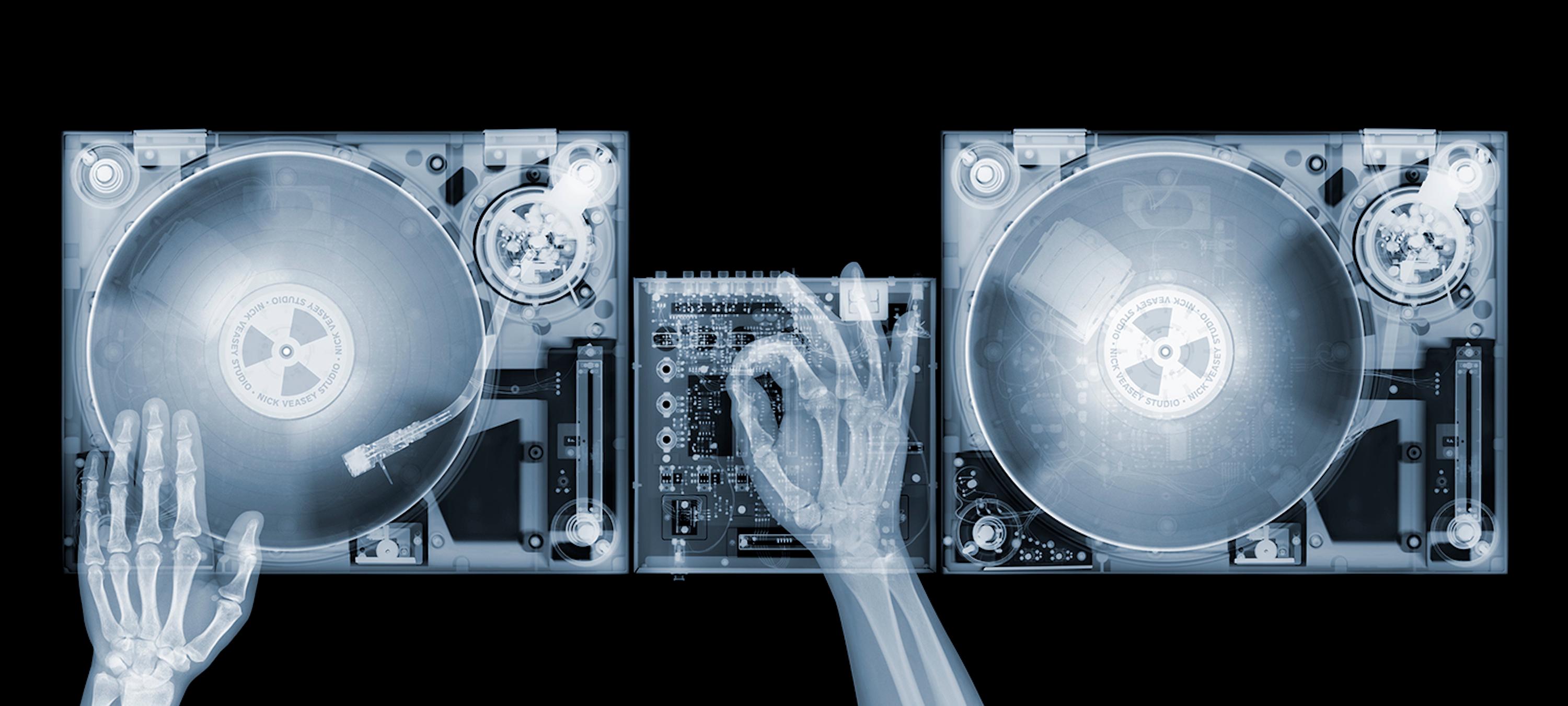 Contemporary X-ray photography - Nick Veasey - DJ, Musik, Party im Angebot 1
