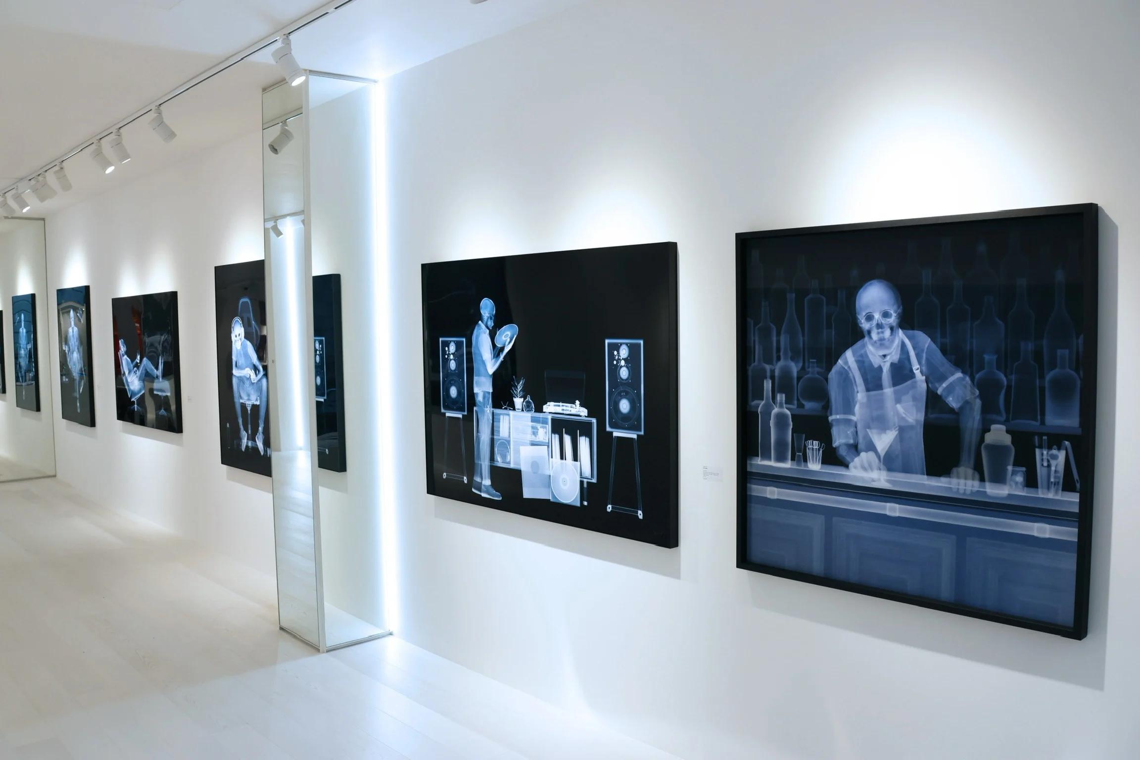 Uomo Fi - Photograph Contemporaneo di Nick Veasey