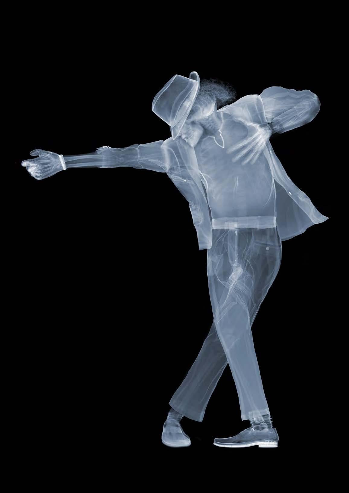 Nick Veasey Abstract Photograph – Michael Jackson Glatter Verbrecher 2024