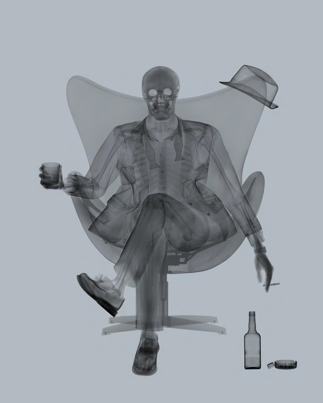 Abstract Photograph de Nick Veasey - Rat Pack - Gris, 2024