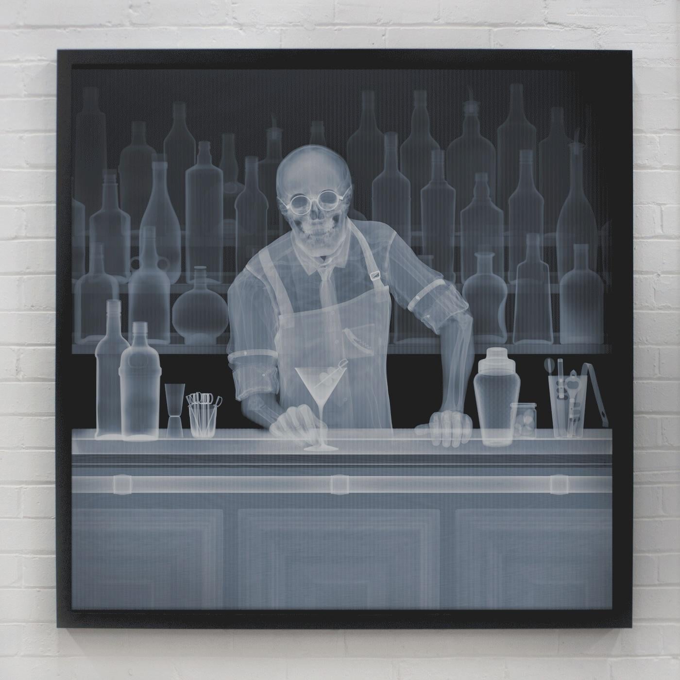 Geschüttelt, nicht gerührt (Zeitgenössisch), Photograph, von Nick Veasey