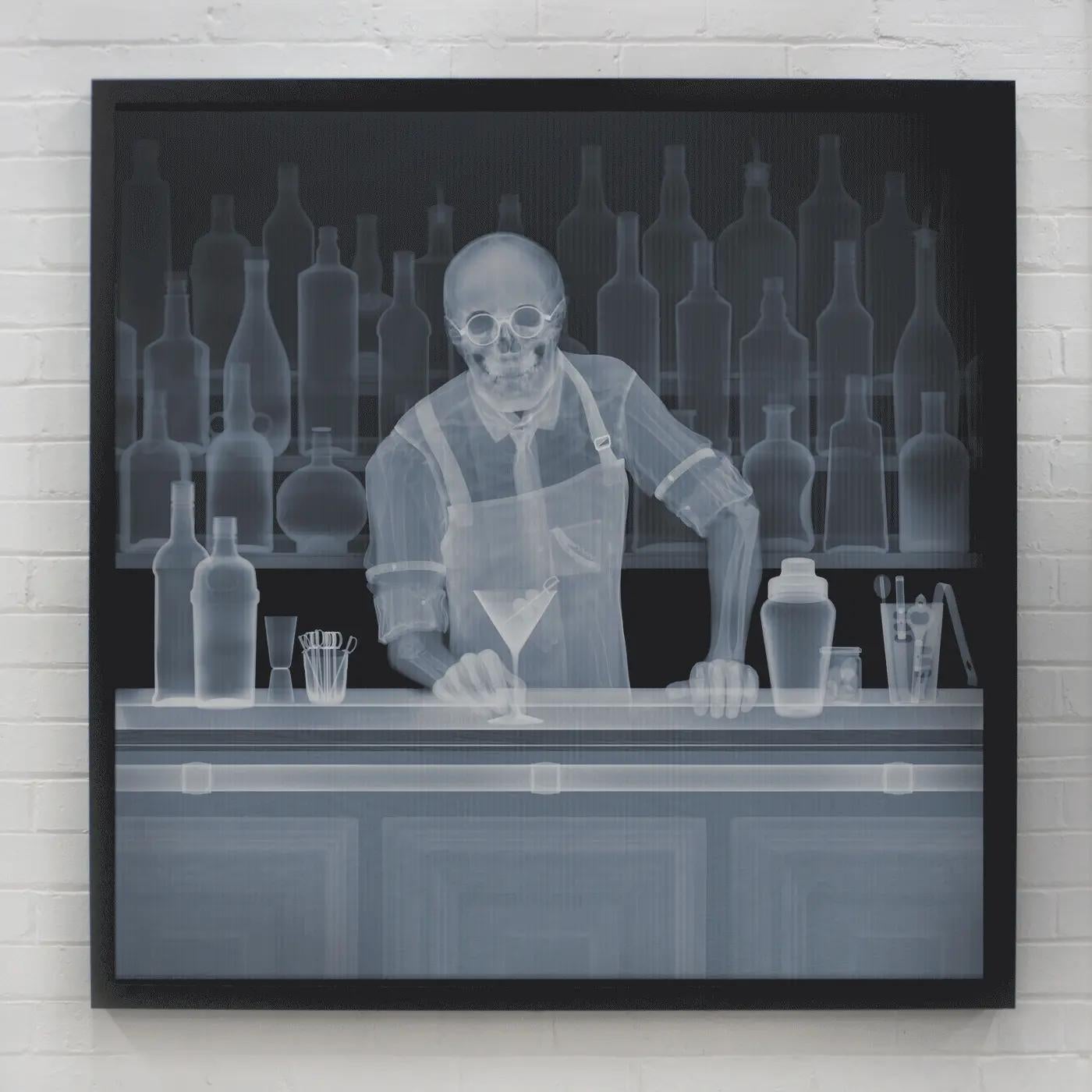 Geschüttelt, nicht gerührt Lentikular – Photograph von Nick Veasey