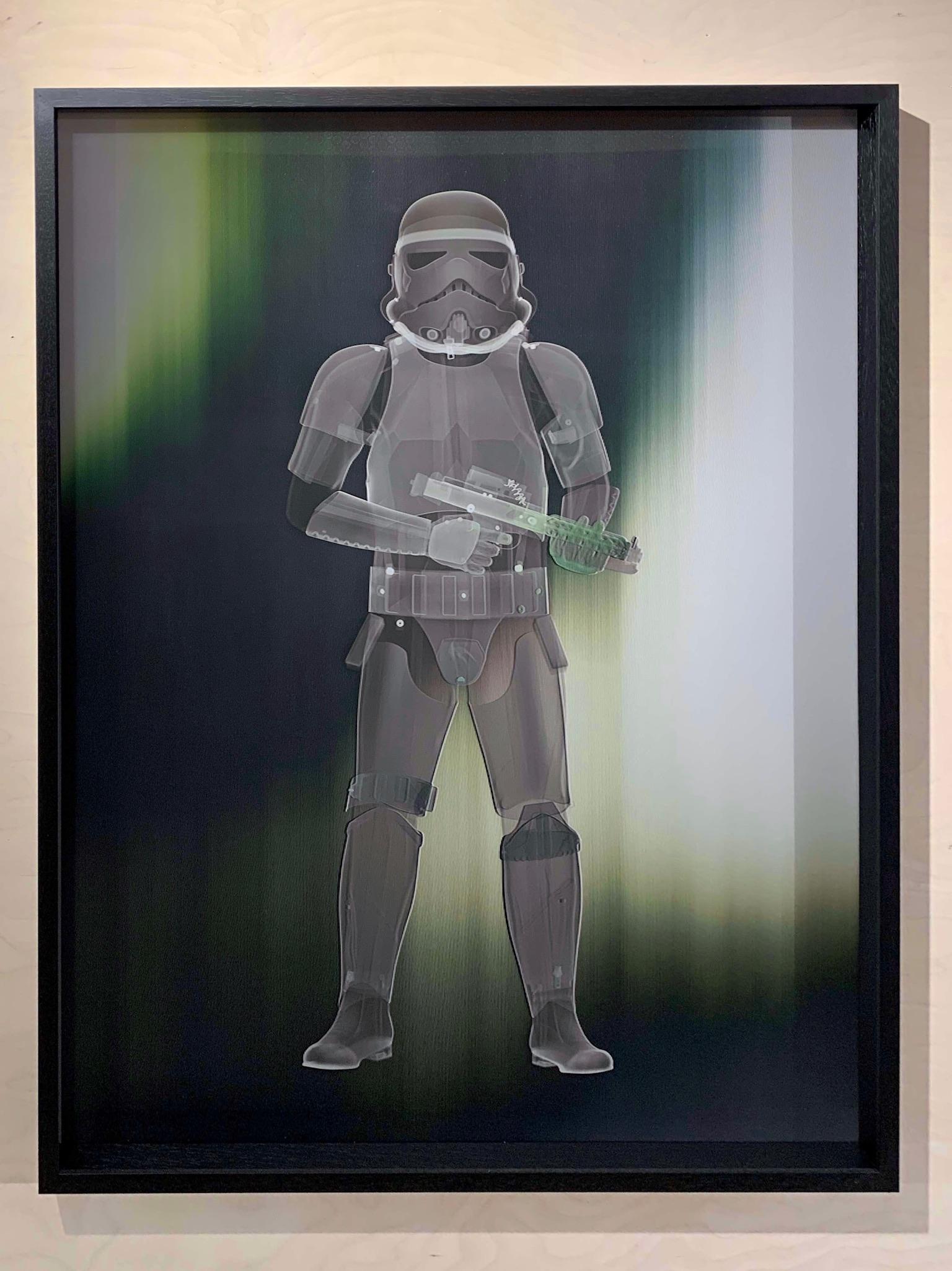 Stormtrooper – Photograph von Nick Veasey