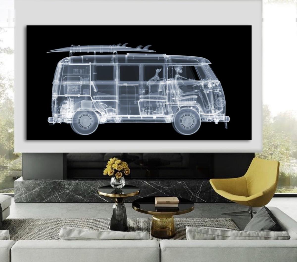 Camper Van en la carretera 
47 x 90 pulgadas
Impresión radiográfica de tipo C con marco Diasec 
Edición limitada 1 de 9
Adquirido en el taller del artista, firmado en el anverso 

Huella radiográfica de una furgoneta camper.  El artista Nick Veasey