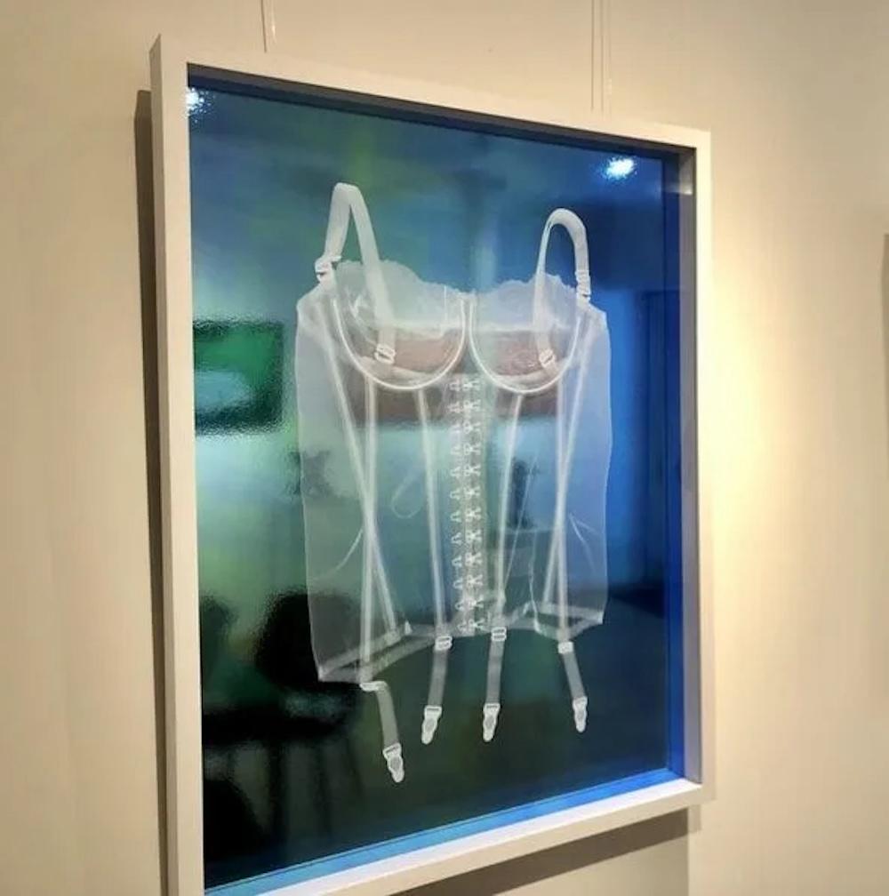 Nick Veasey
White Basque, 2022
Signed and numbered by artist
Lenticular with colour changing dichroic from teal to blue
31.5 x 23.5 inches
Edition of 15

This piece is currently on display at Art Angels Los Angeles. 
