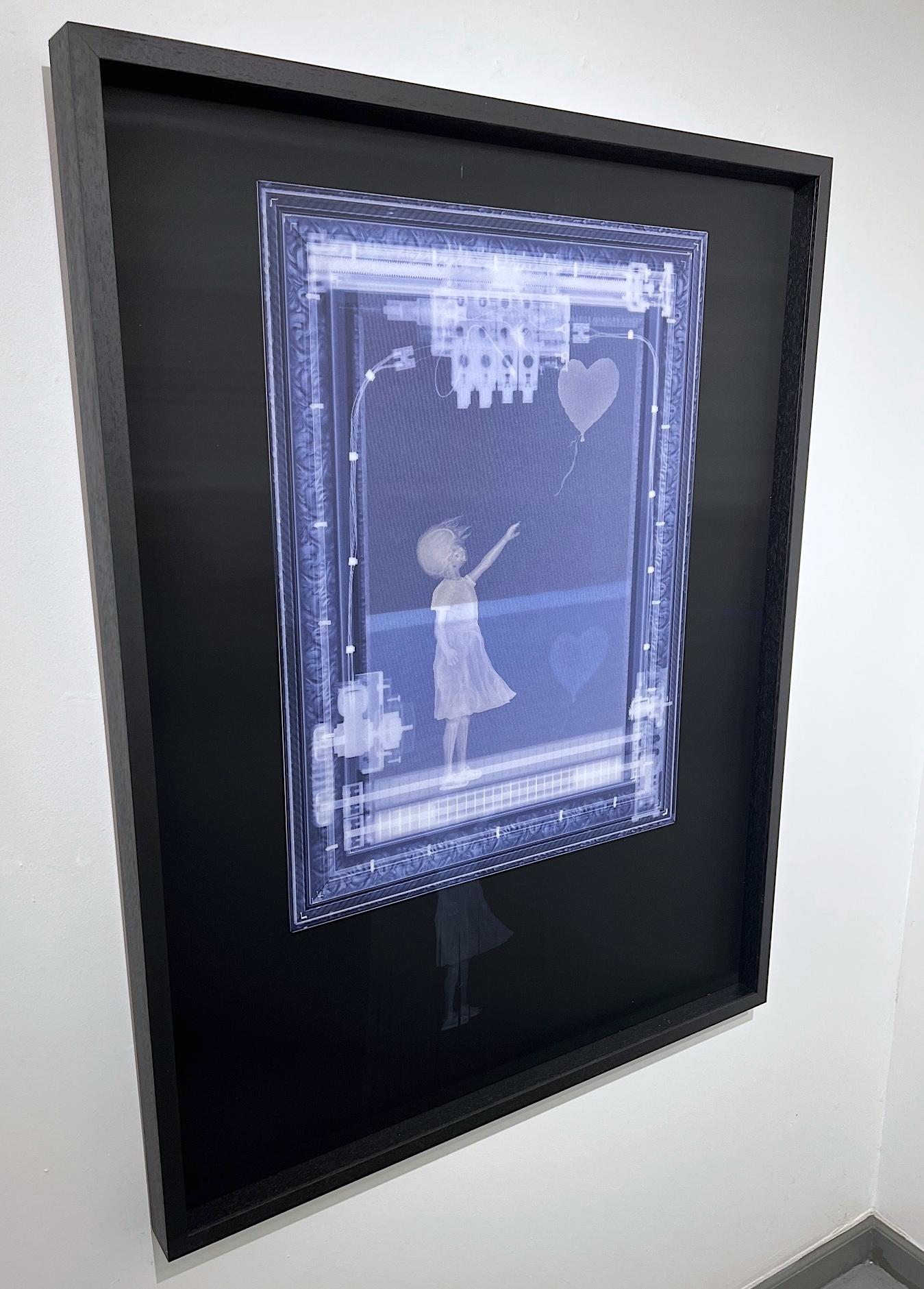 X-ray Lentikularfotografie gerahmt Banksy Innenraum figurative Schwarz-Weiß-Fotografie (Zeitgenössisch), Photograph, von Nick Veasey
