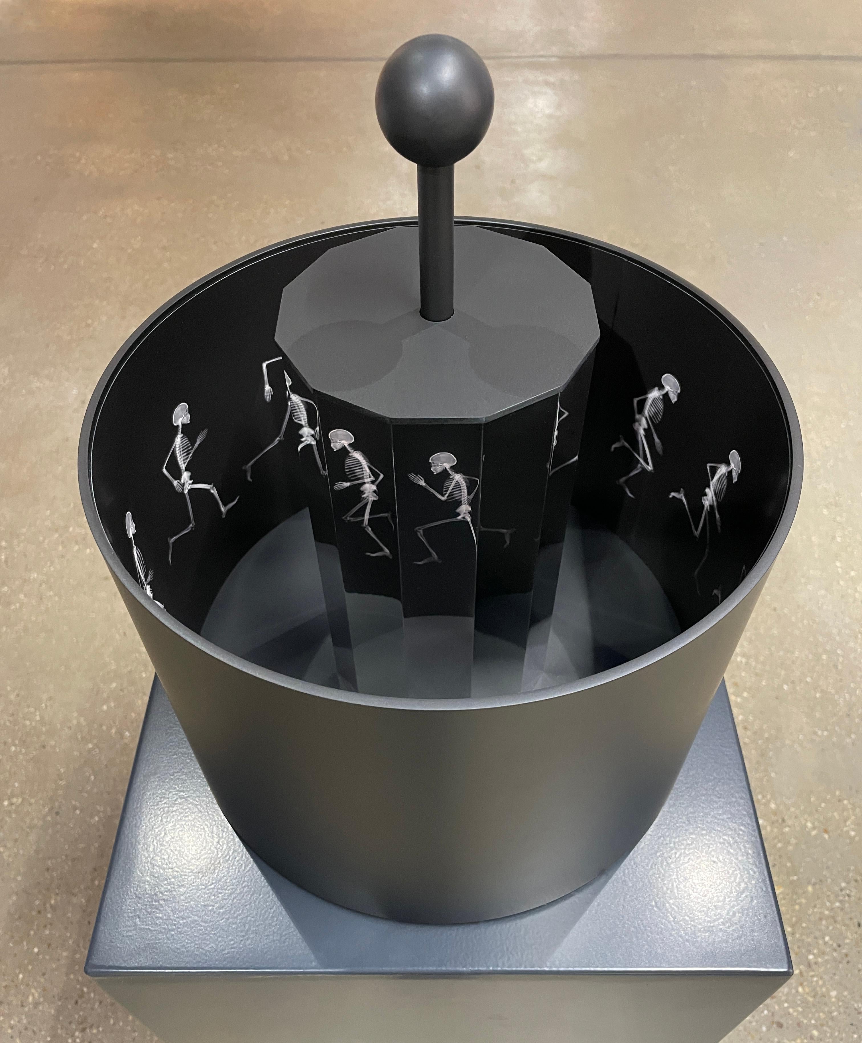 Figurative Sculpture di Nick Veasey - La corsa dei topi - Prassinoscopio