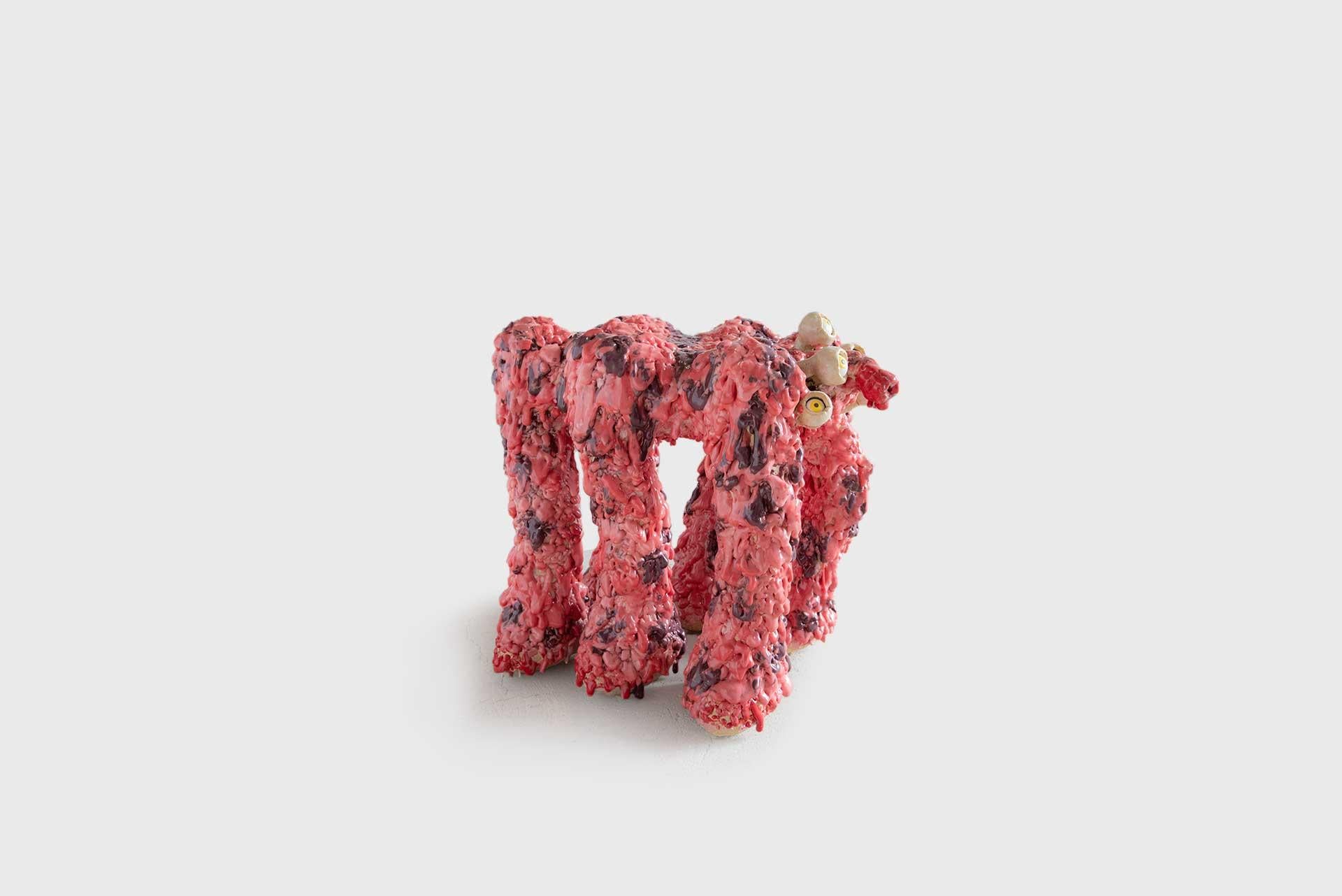 Américain Nick Weddell Tabouret Modèle Snuffles Contemporain Rouge Rose Tabouret Grès Terre Cuite en vente