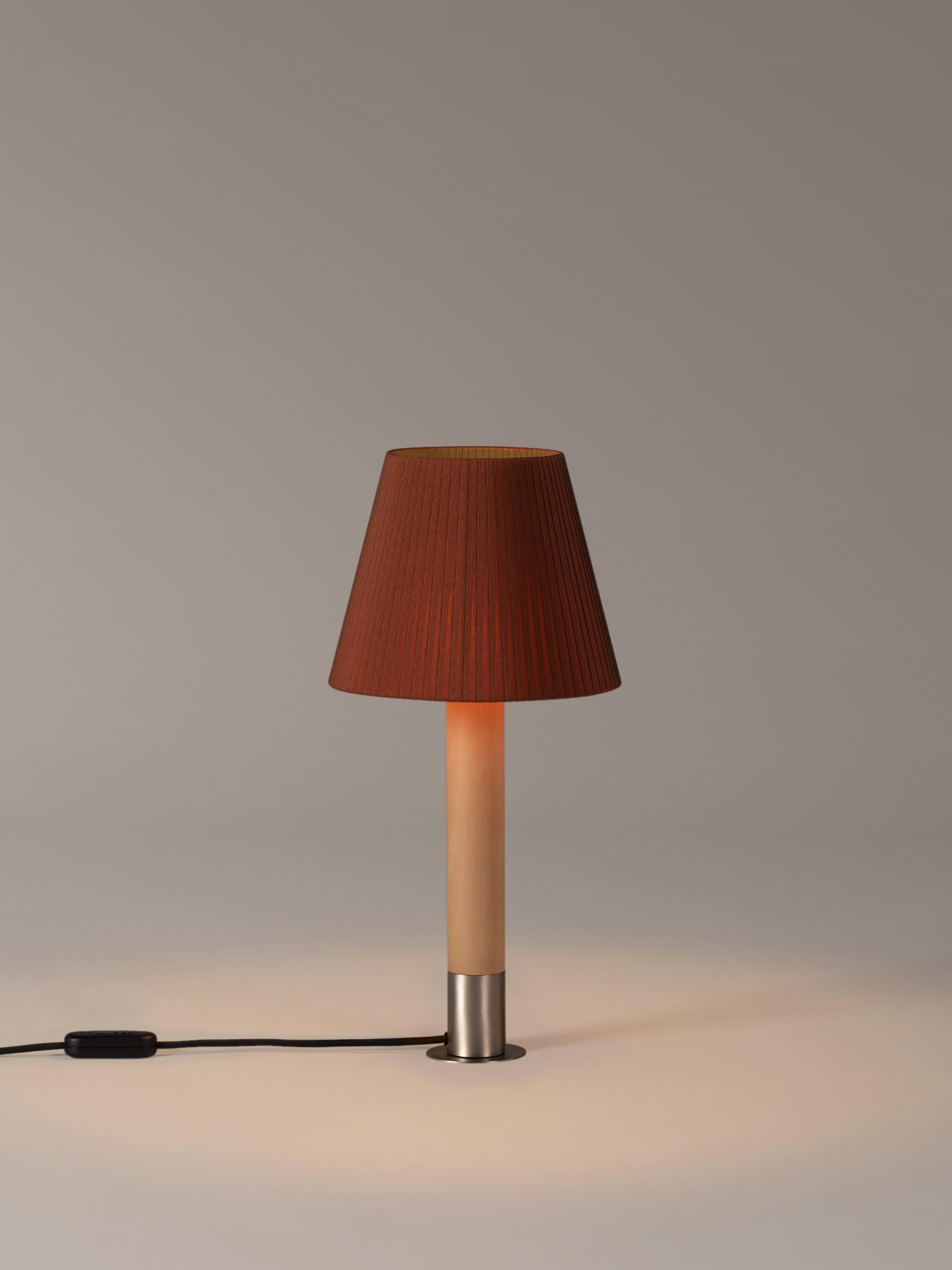 Nickel and Terracotta Básica M1 table lamp by Santiago Roqueta, Santa & Cole
Dimensions: d 25 x h 52 cm
Materials: Nickel, birch wood, ribbon.
Available in other shade colors and with or without the stabilizing disc.
Available in nickel or