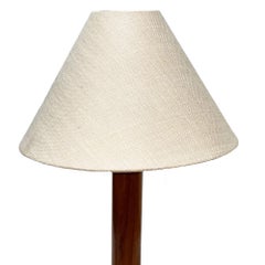 Lampada dimmer da tavolo Nickel Básica M2 di Santiago Roqueta per Santa & Cole con paralume