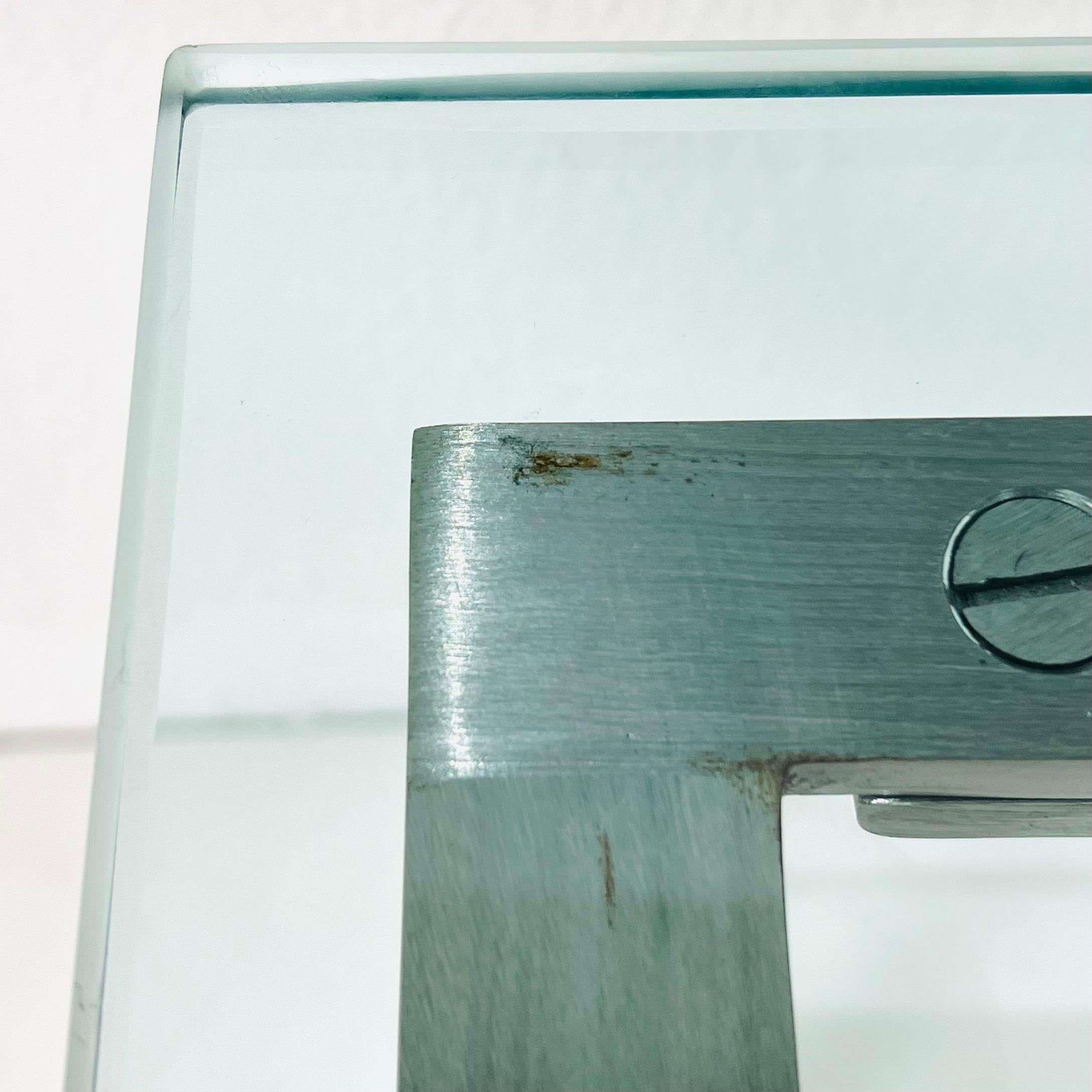 Table basse en nickel et laiton à base en X dans le style de la Maison Jansen en vente 6