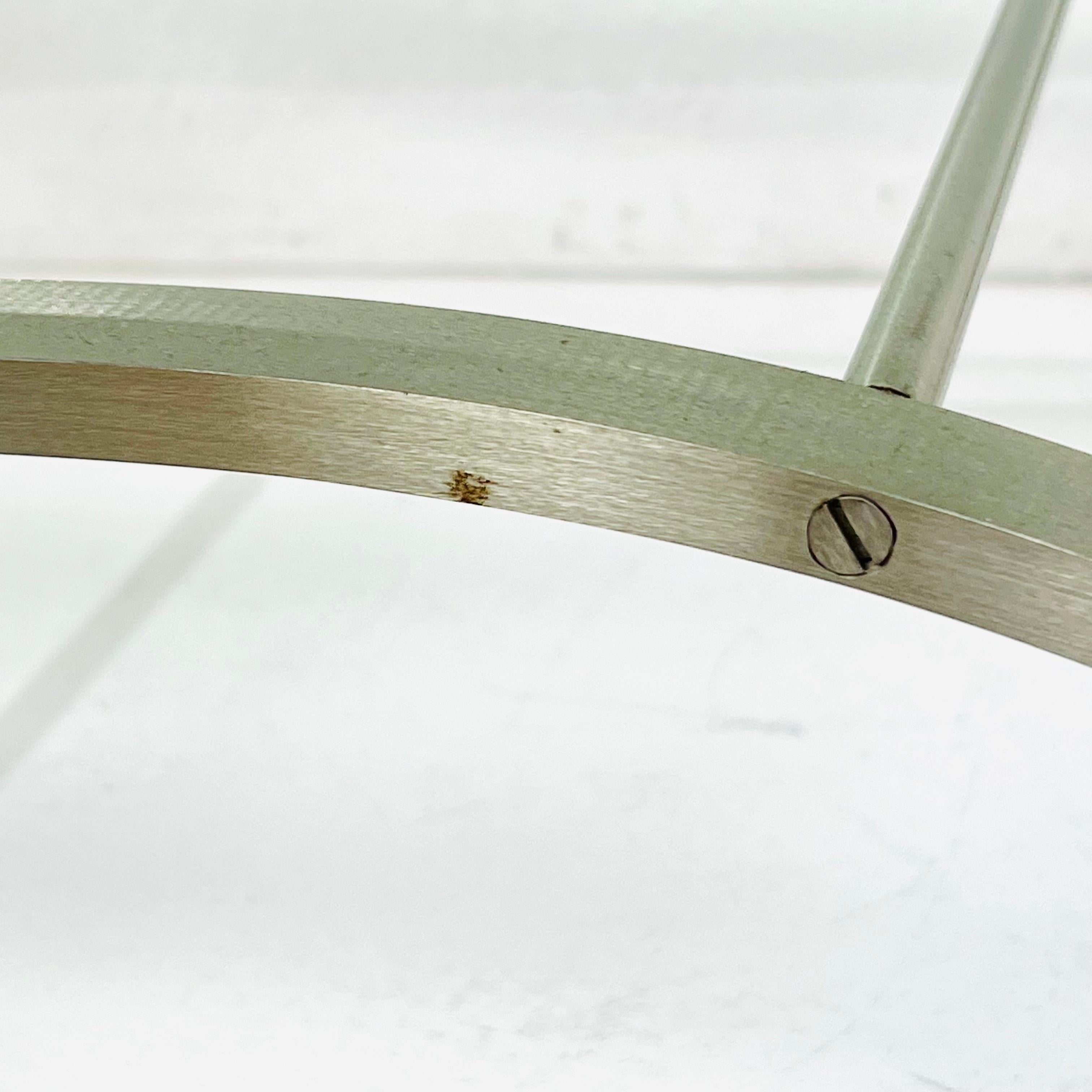 Table basse en nickel et laiton à base en X dans le style de la Maison Jansen en vente 9