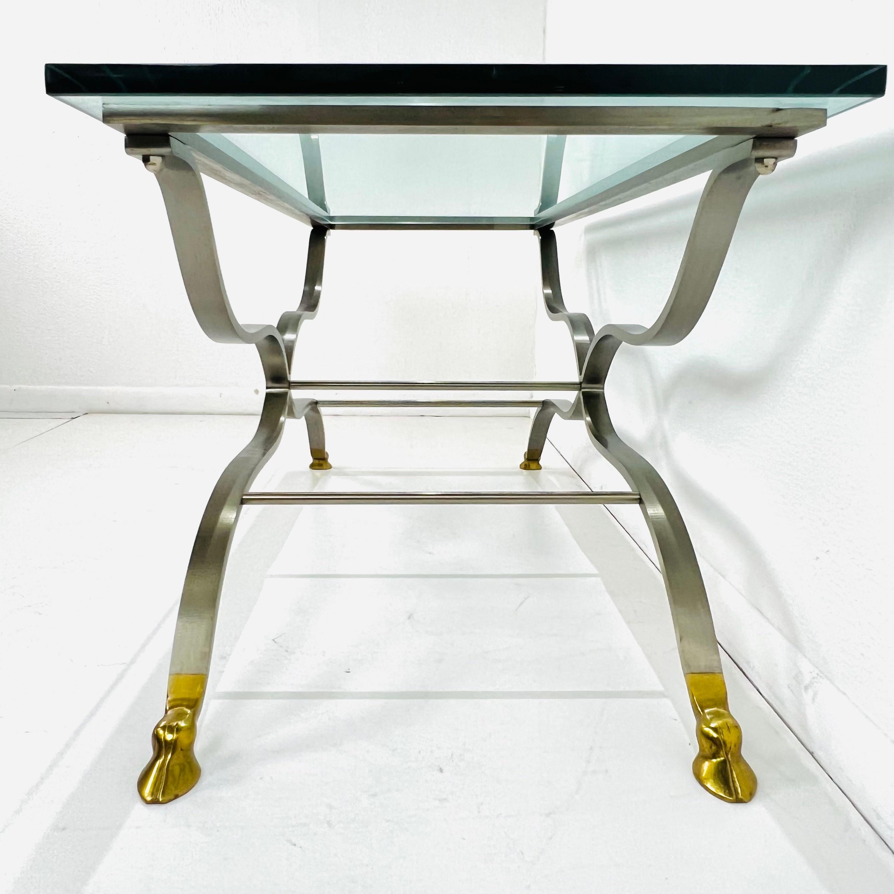 Table basse en nickel et laiton à base en X dans le style de la Maison Jansen Bon état - En vente à Dallas, TX