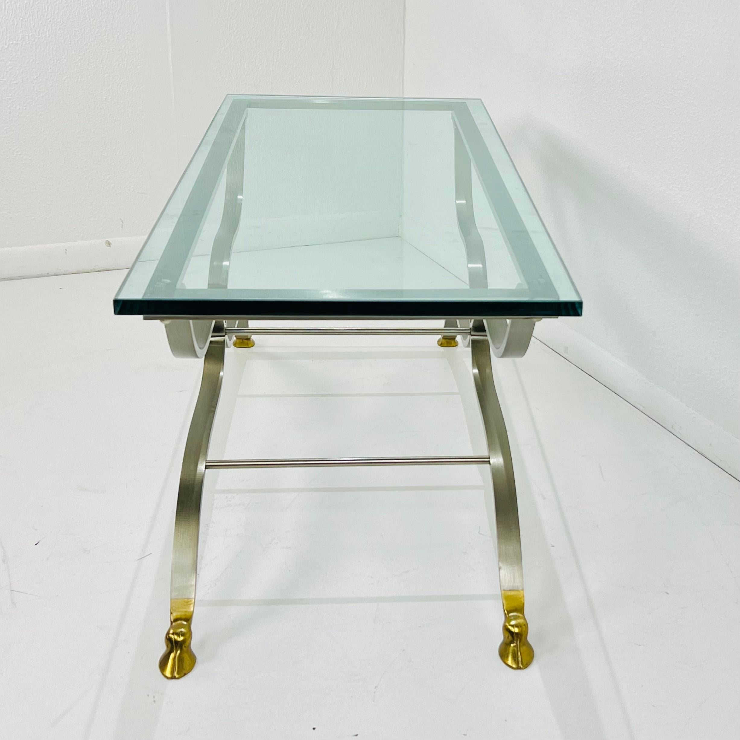 Fin du 20e siècle Table basse en nickel et laiton à base en X dans le style de la Maison Jansen en vente