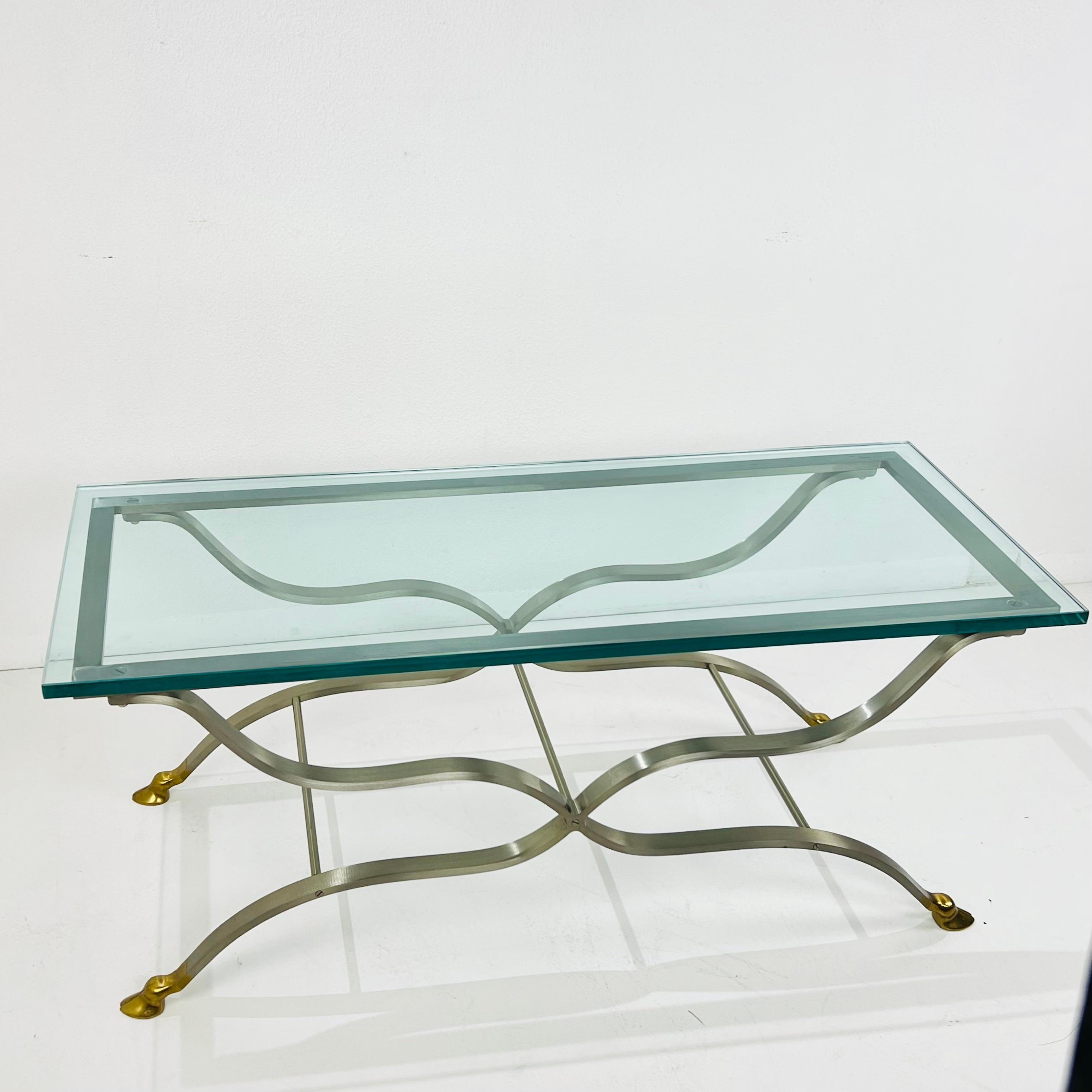 Table basse en nickel et laiton à base en X dans le style de la Maison Jansen en vente 2