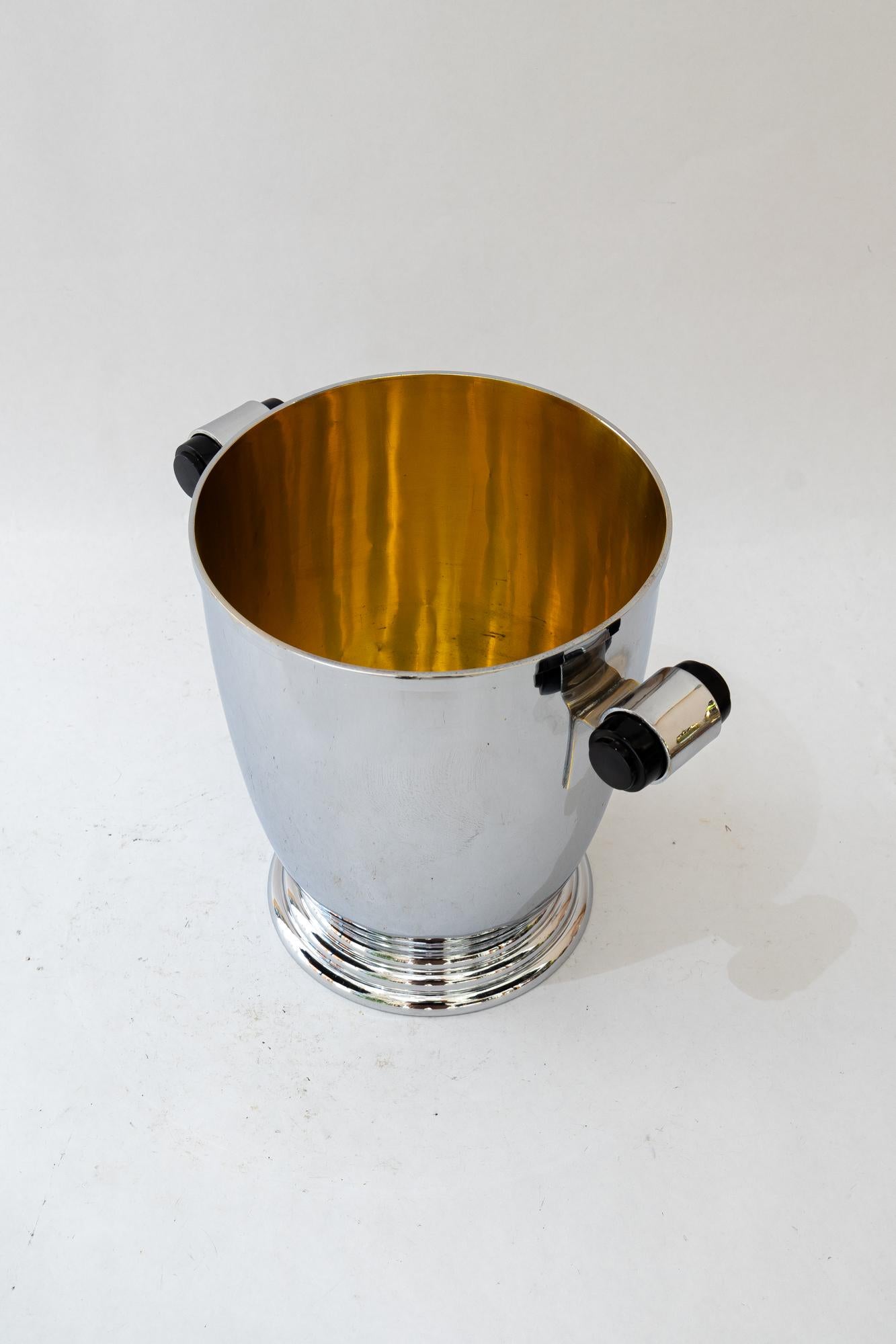 Nickel Champagne cooler vienna around 1920s
Original condition
Trace of use 