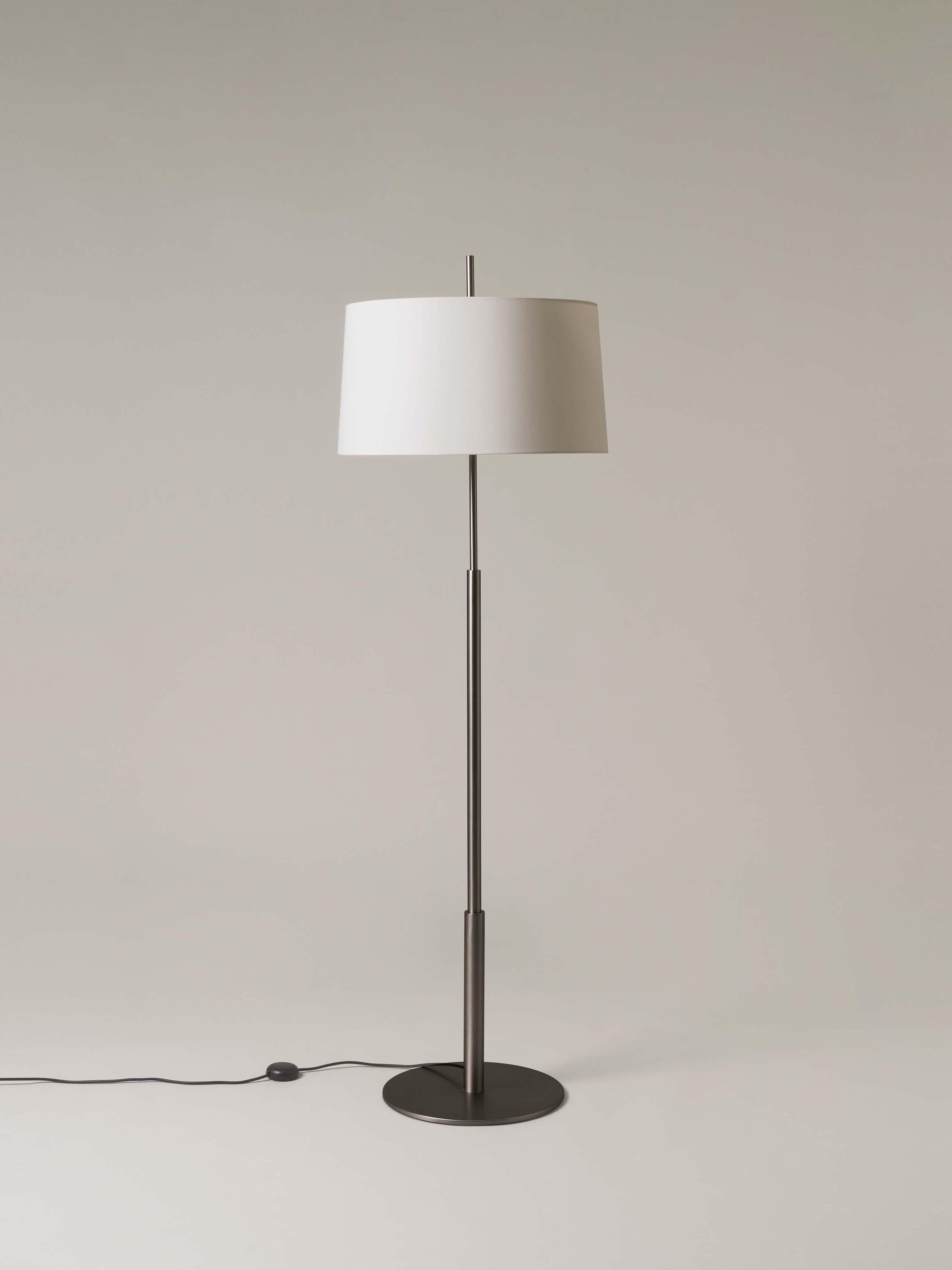 Nickel Diana floor lamp by Federico Correa, Alfonso Milá, Miguel Milá
Dimensions: D 58 x H 183 cm
Materials: Metal, linen.
Available in nickel or gold and in black or white shade.

In keeping with the calling of its creators, the Diana lamp has