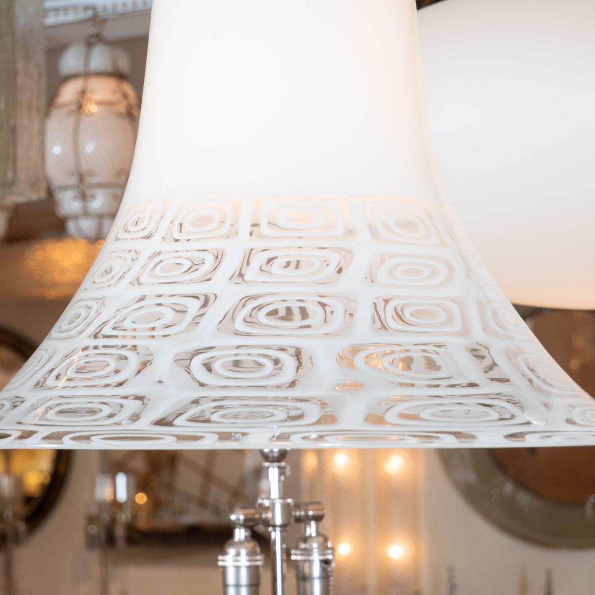 italien Luminaire suspendu en nickel avec abat-jour en verre à motifs en vente