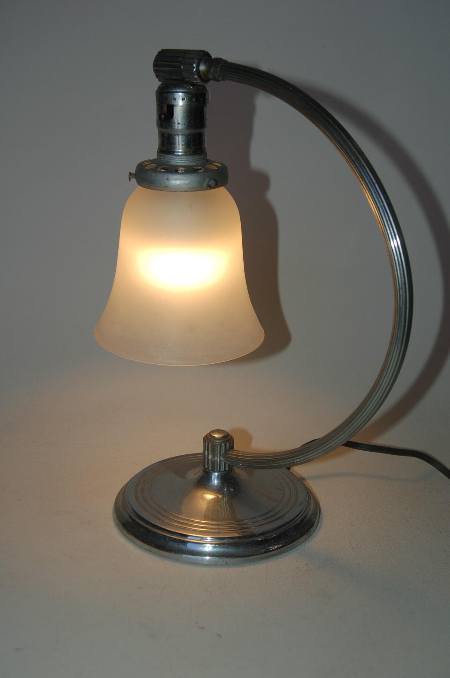 Nickel-Plated Accent Table Lamp with Frosted Bell Lamp Shade In Excellent Condition For Sale In Van Nuys, CA