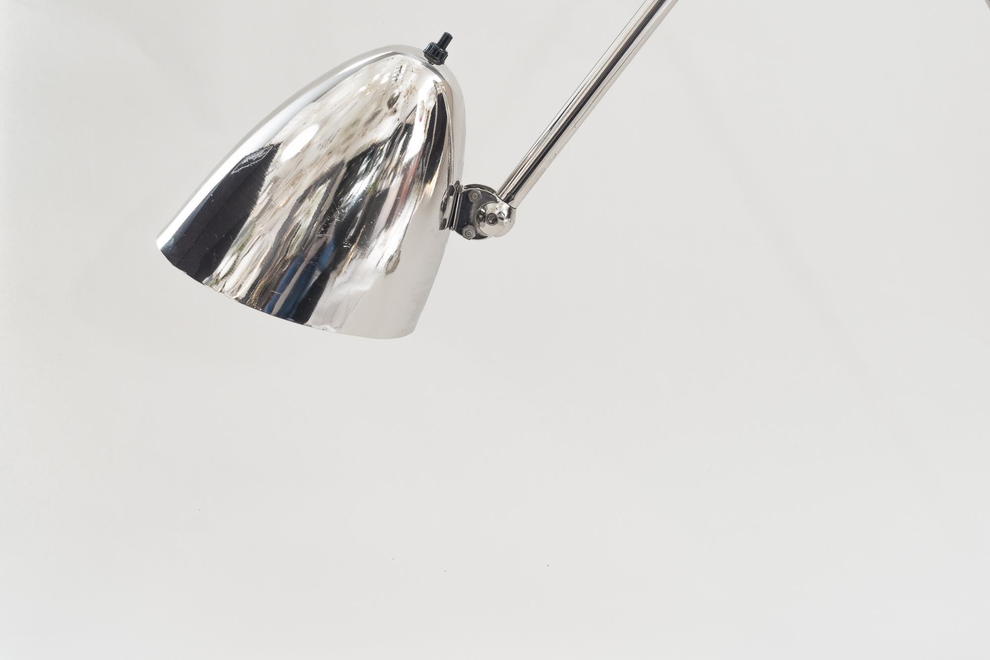 Vernickelte Art-Déco-Lampe, Wien, um 1920 (Metall) im Angebot