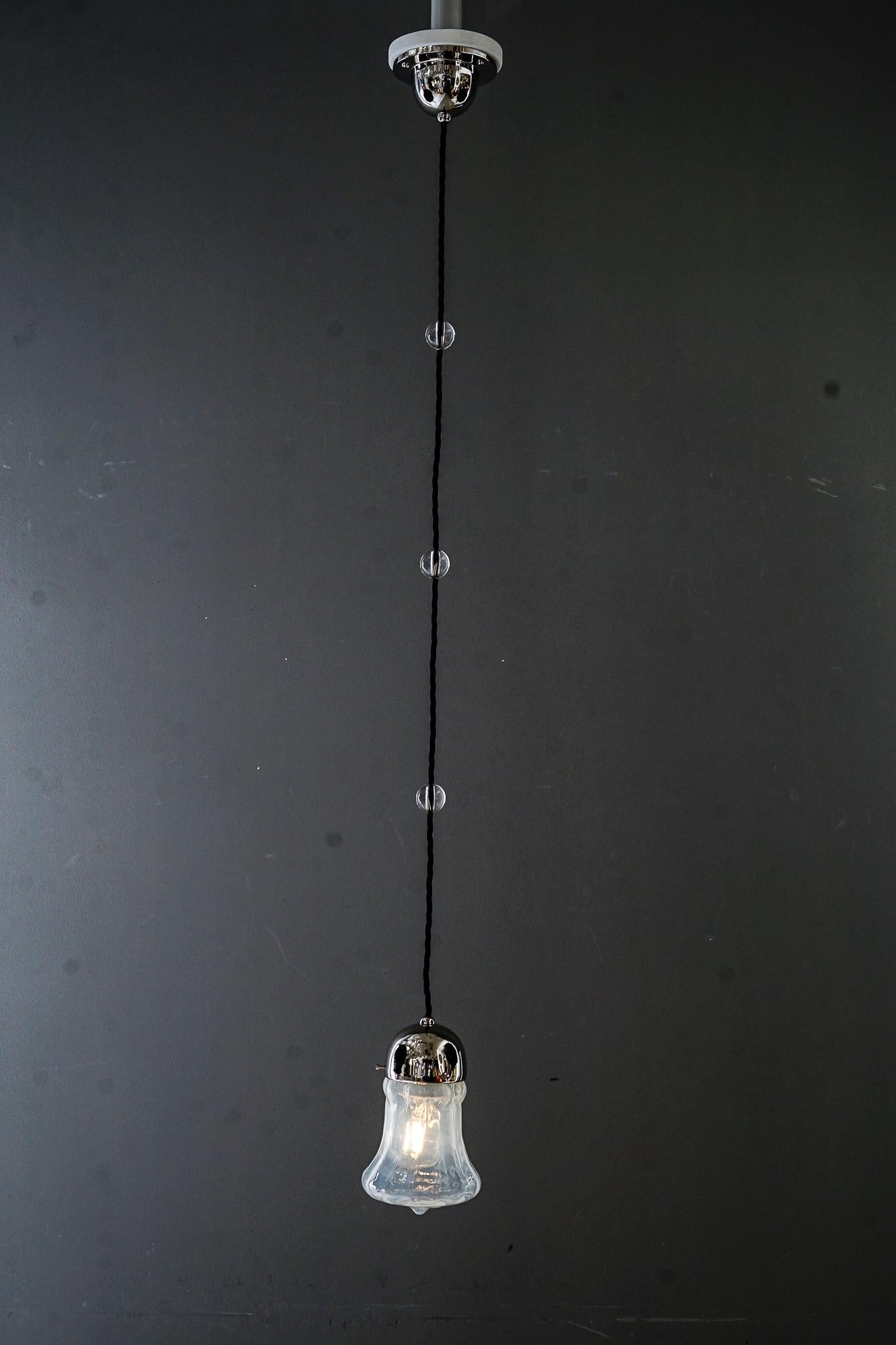 Verre opalin Pendentif Art Déco nickelé avec verre opalin d'origine vers 1920 en vente