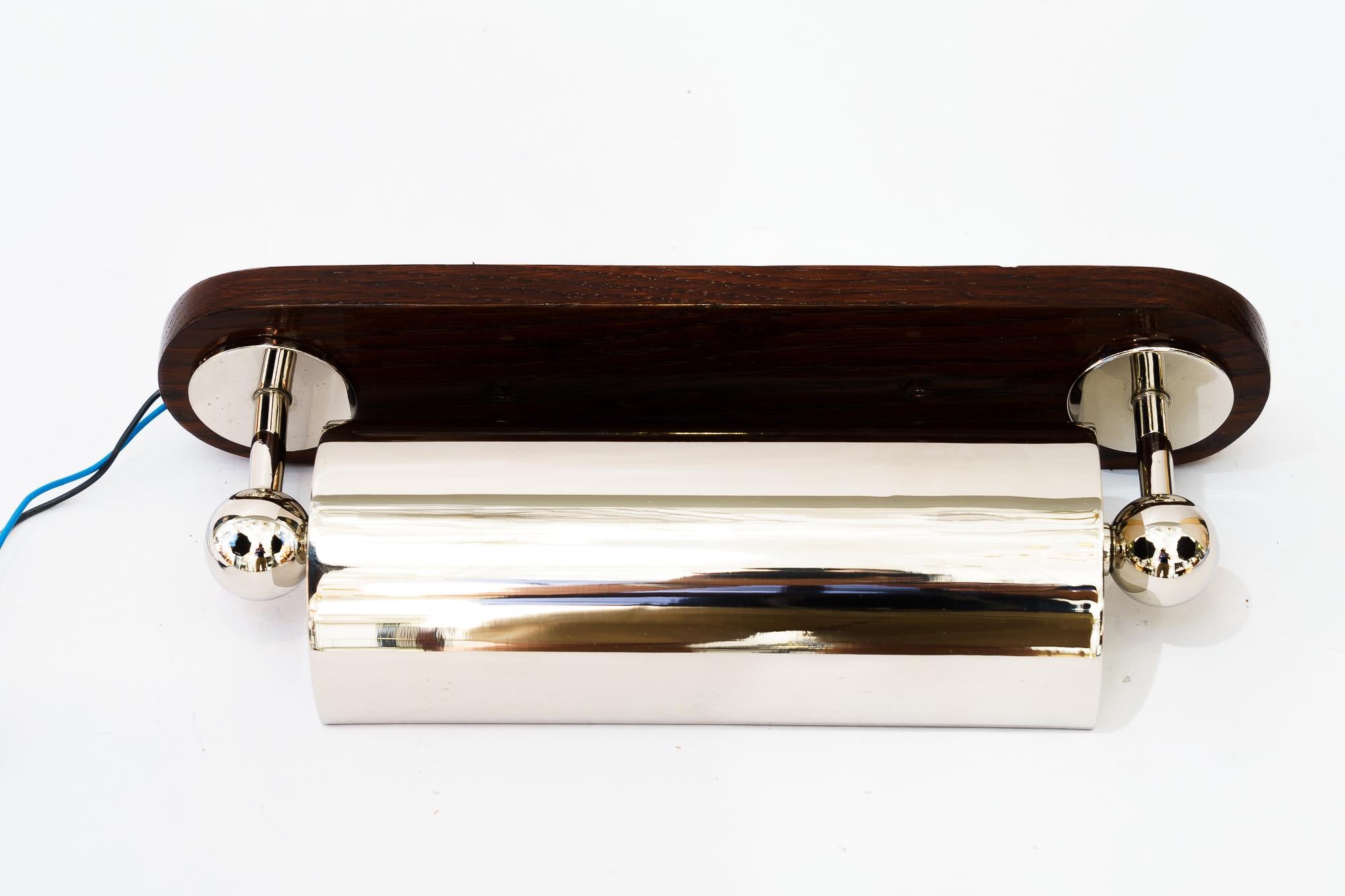 Nickel- Plated art deco wall lamp with polished oak wood vienna around 1920s In Good Condition For Sale In Wien, AT