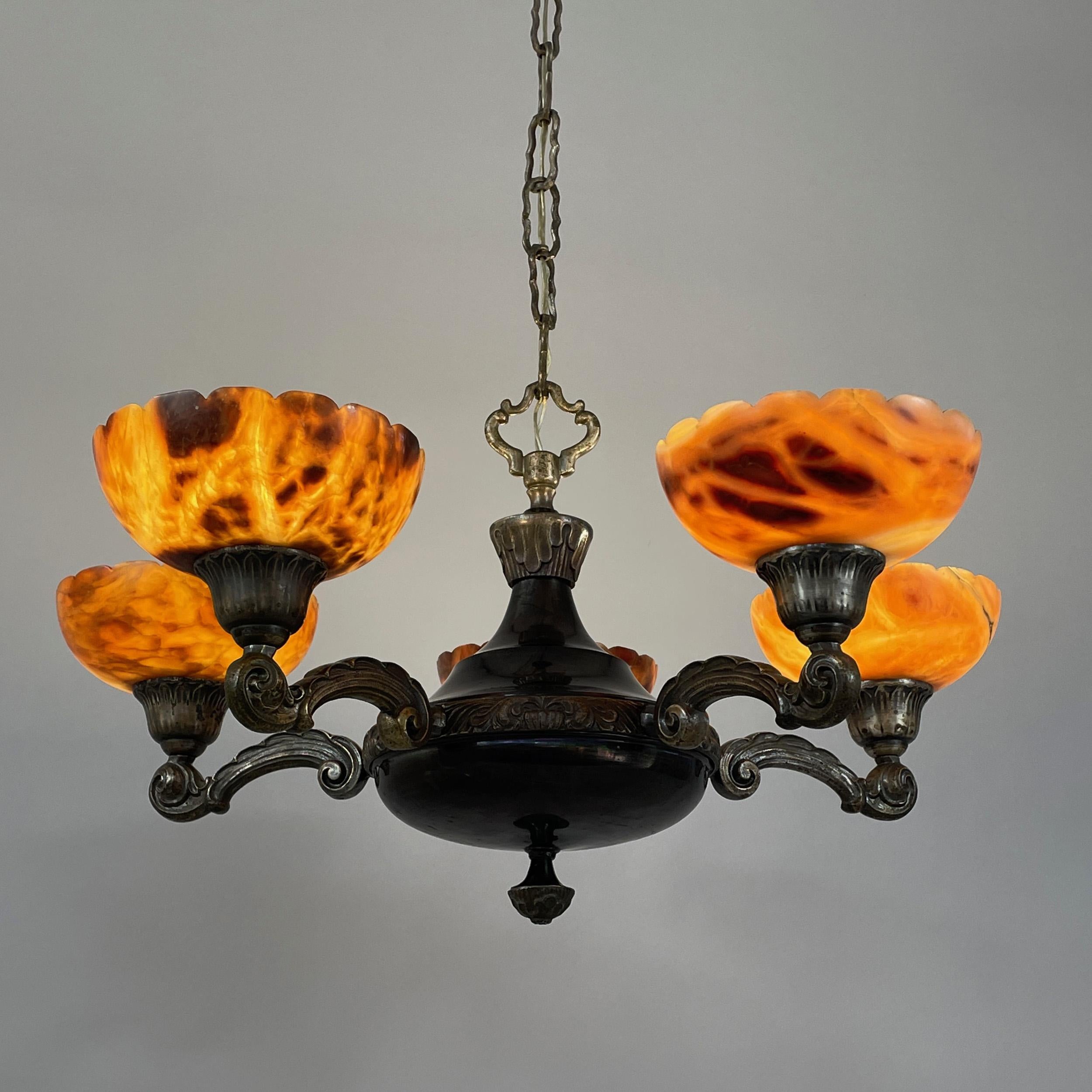 Lustre à 5 lumières en laiton nickelé et albâtre, Suède, années 1920 à 1930 Bon état - En vente à NUEMBRECHT, NRW