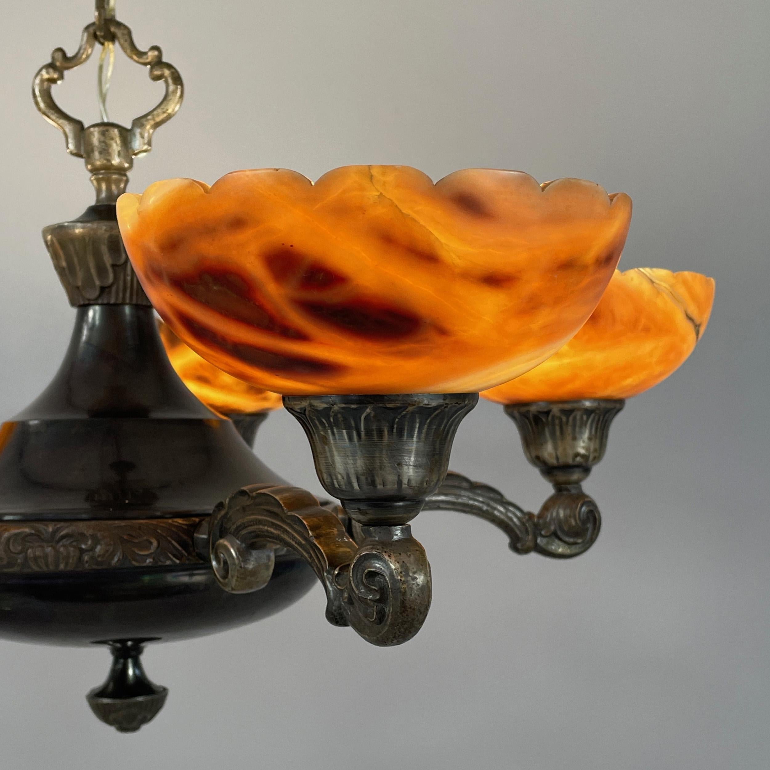 Milieu du XXe siècle Lustre à 5 lumières en laiton nickelé et albâtre, Suède, années 1920 à 1930 en vente