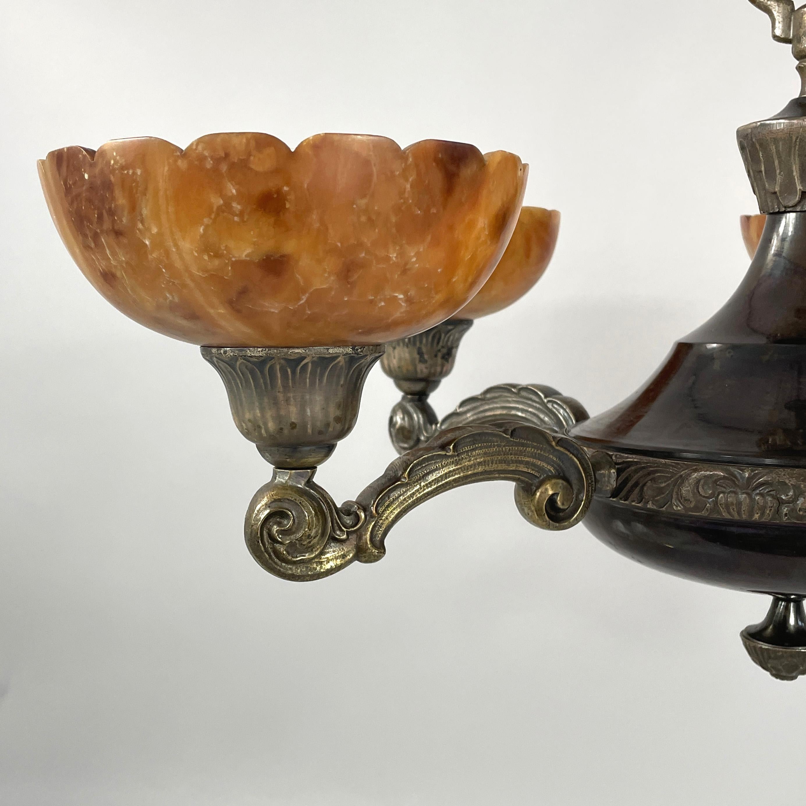 Laiton Lustre à 5 lumières en laiton nickelé et albâtre, Suède, années 1920 à 1930 en vente