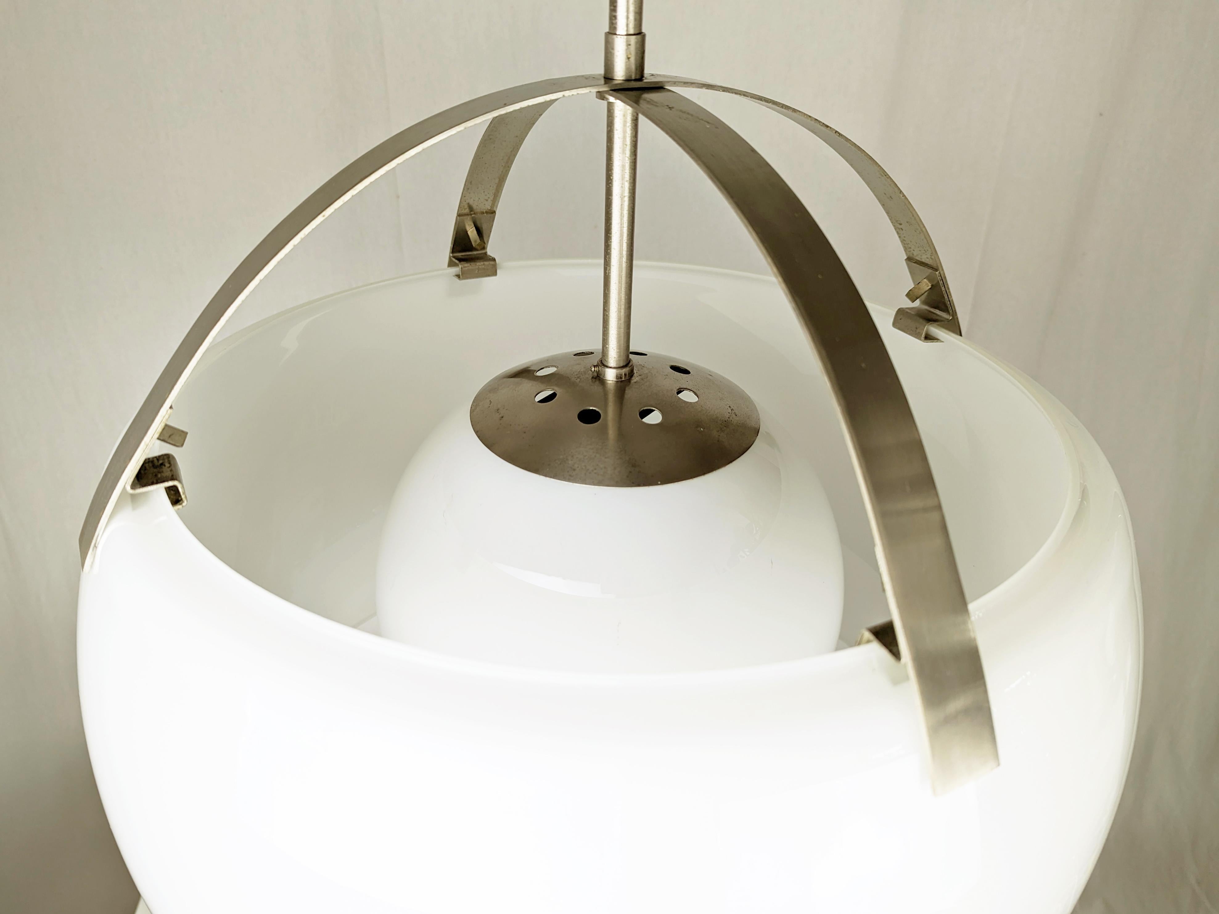 Nickel Plated Brass Omega pendant Lamp by Vico Magistretti for Artemide, 1960s In Good Condition For Sale In Varese, Lombardia
