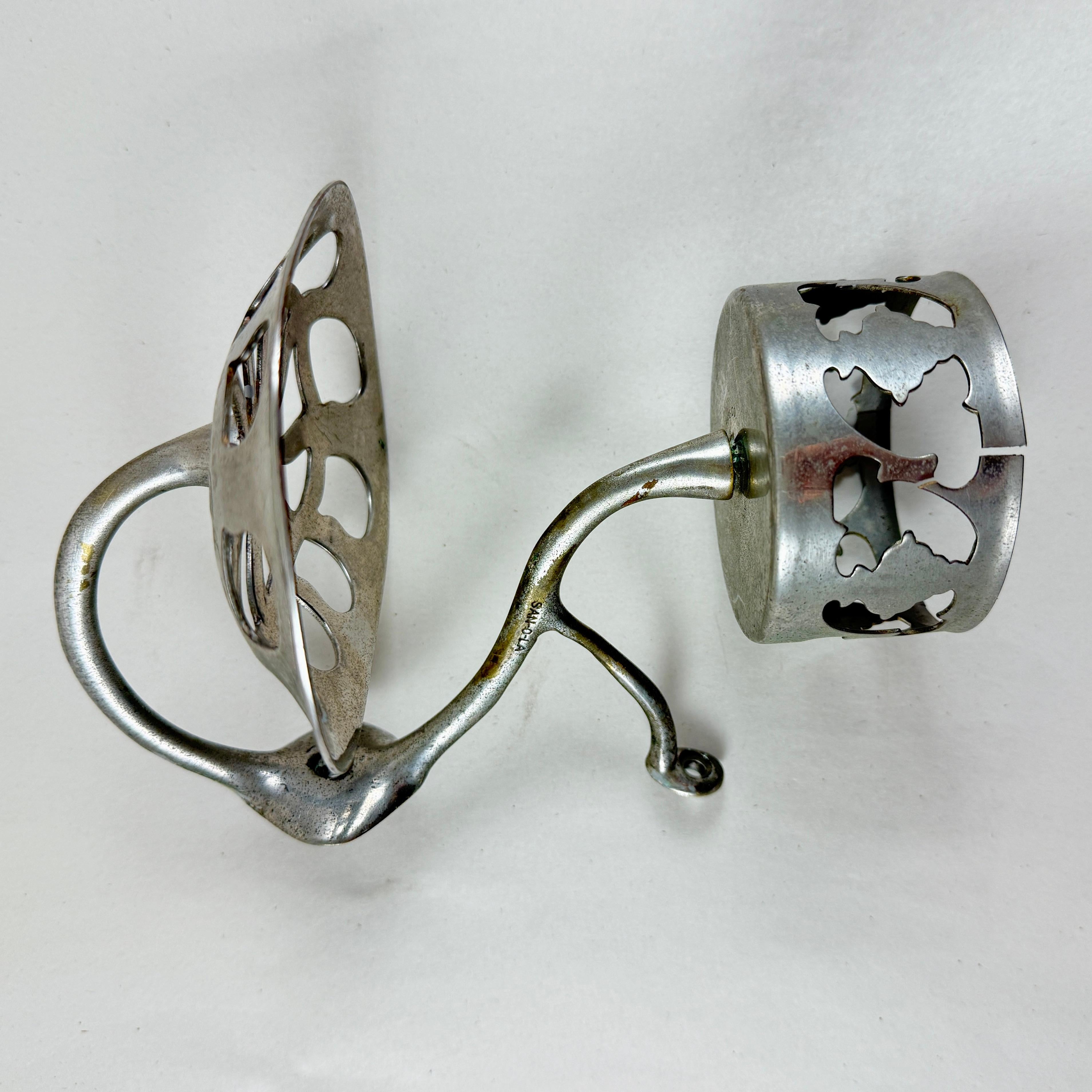 Portabicchieri e portasapone da parete in ottone nichelato, 1902 circa in vendita 2
